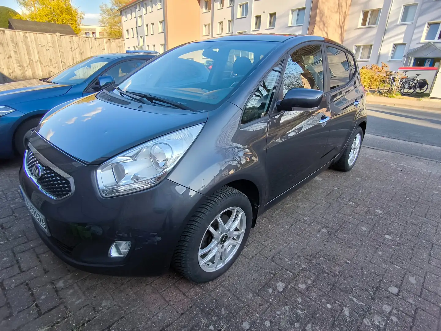 Kia Venga 1.6 CVVT - Klima, SHZ, PDC, Bluetooth TOP Grau - 2