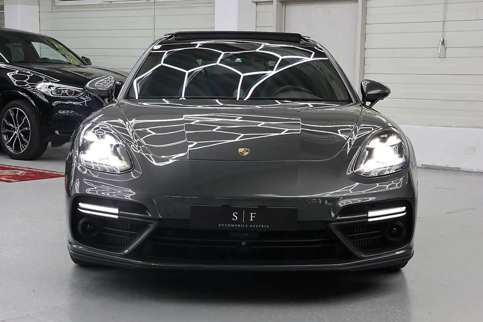 Porsche Panamera Turbo S E-Hybrid PHEV Aut. Grau - 2
