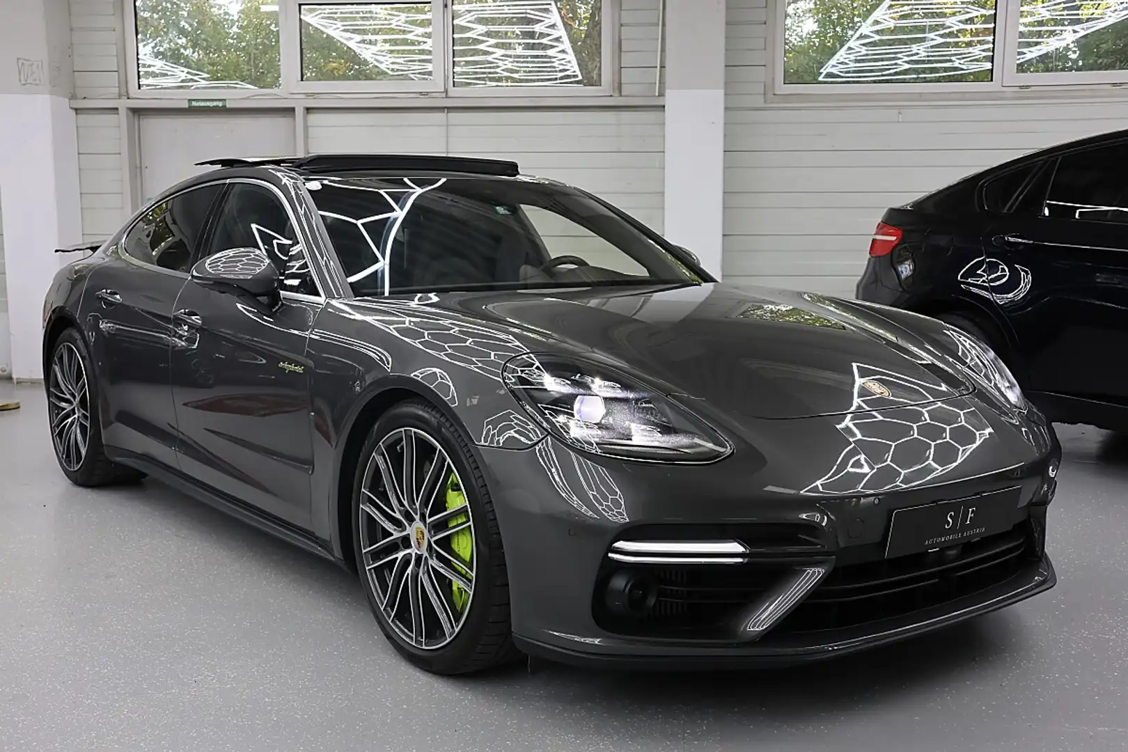 Porsche Panamera Turbo S E-Hybrid PHEV Executive Aut. Grau - 1