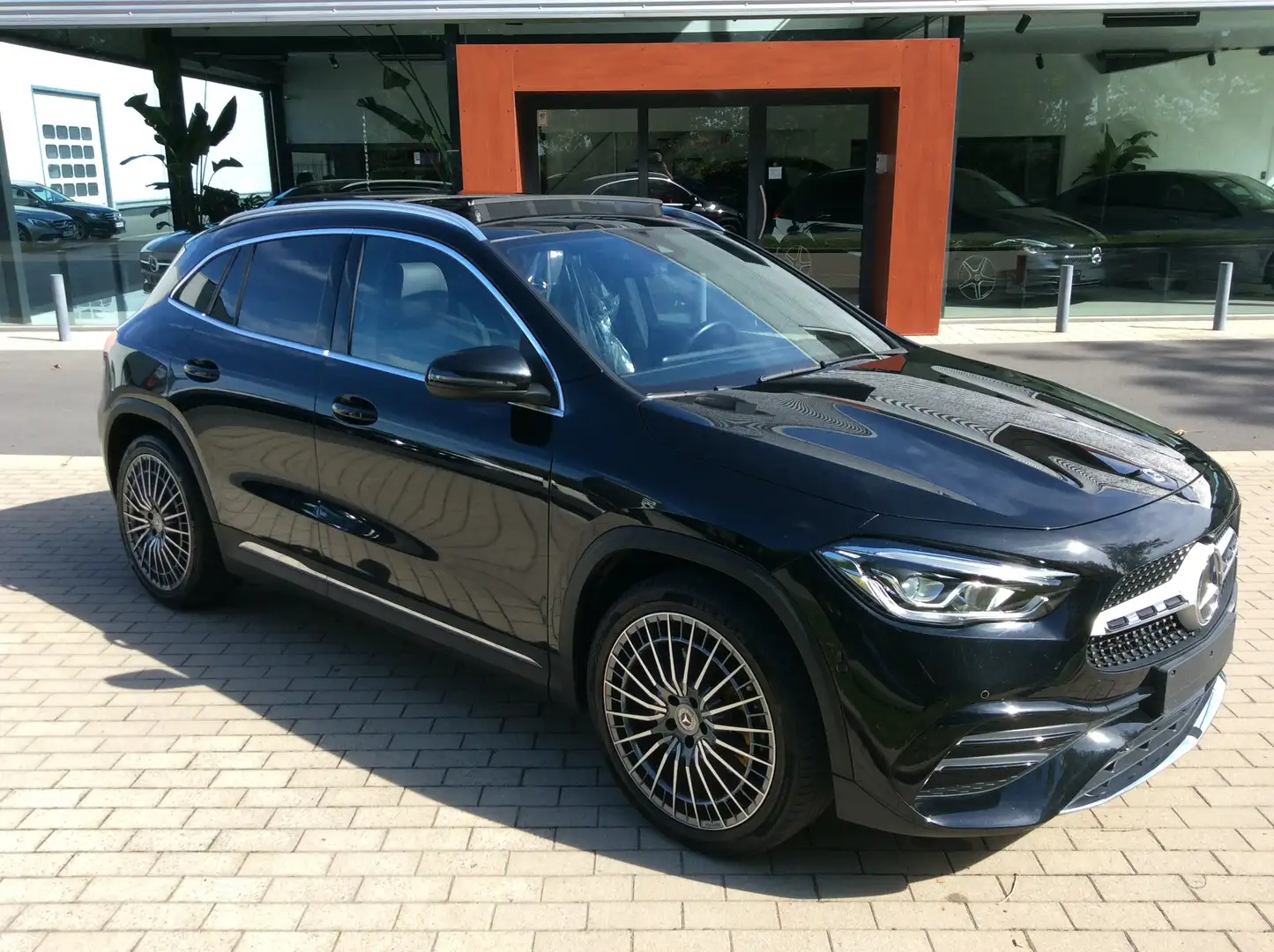 Mercedes-Benz GLA 250 4Matic 8G-DCT AMG Line* PANO * TREKH * DAB *CAMERA Noir - 2