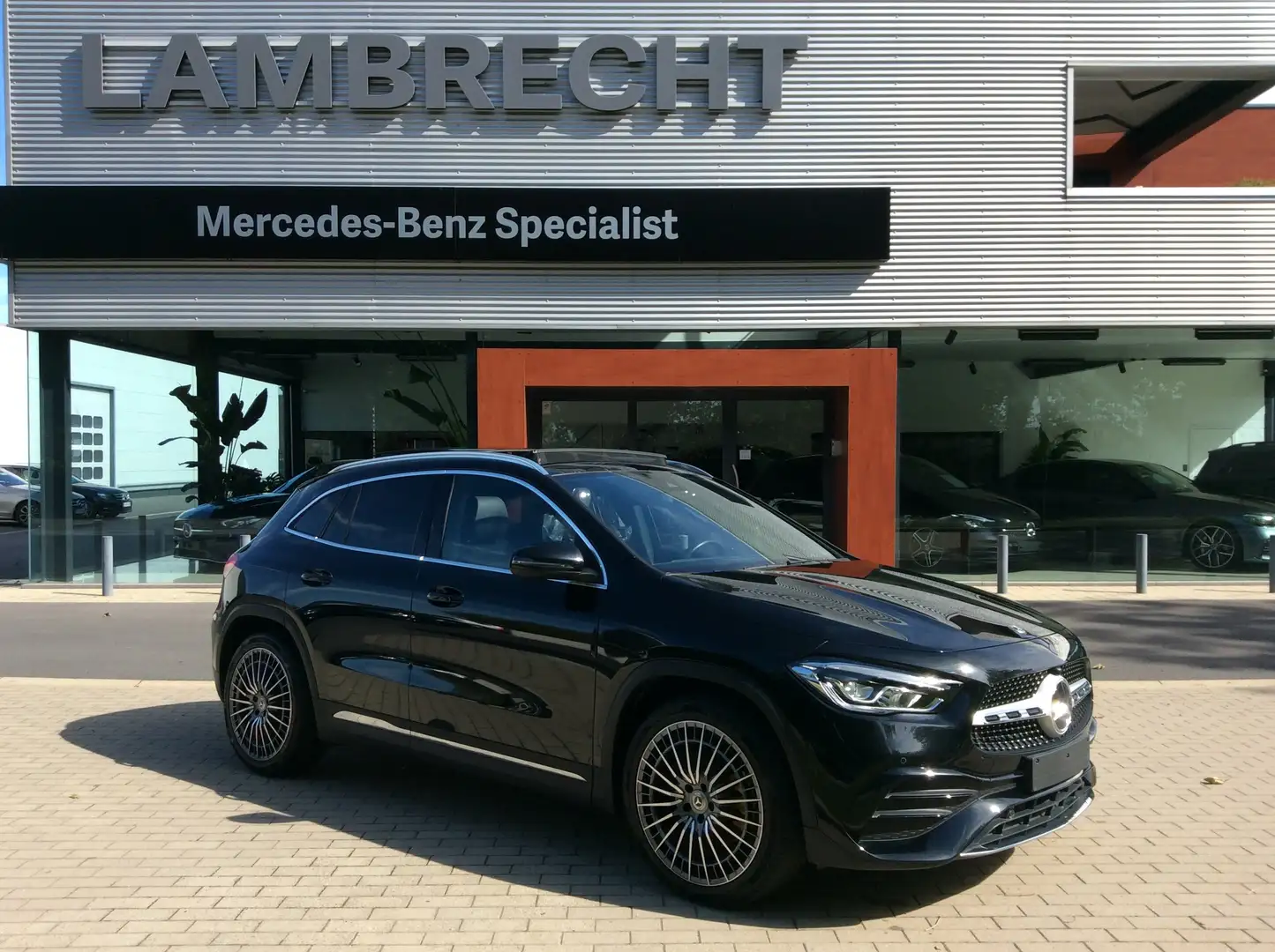Mercedes-Benz GLA 250 4Matic 8G-DCT AMG Line* PANO * TREKH * DAB *CAMERA Noir - 1