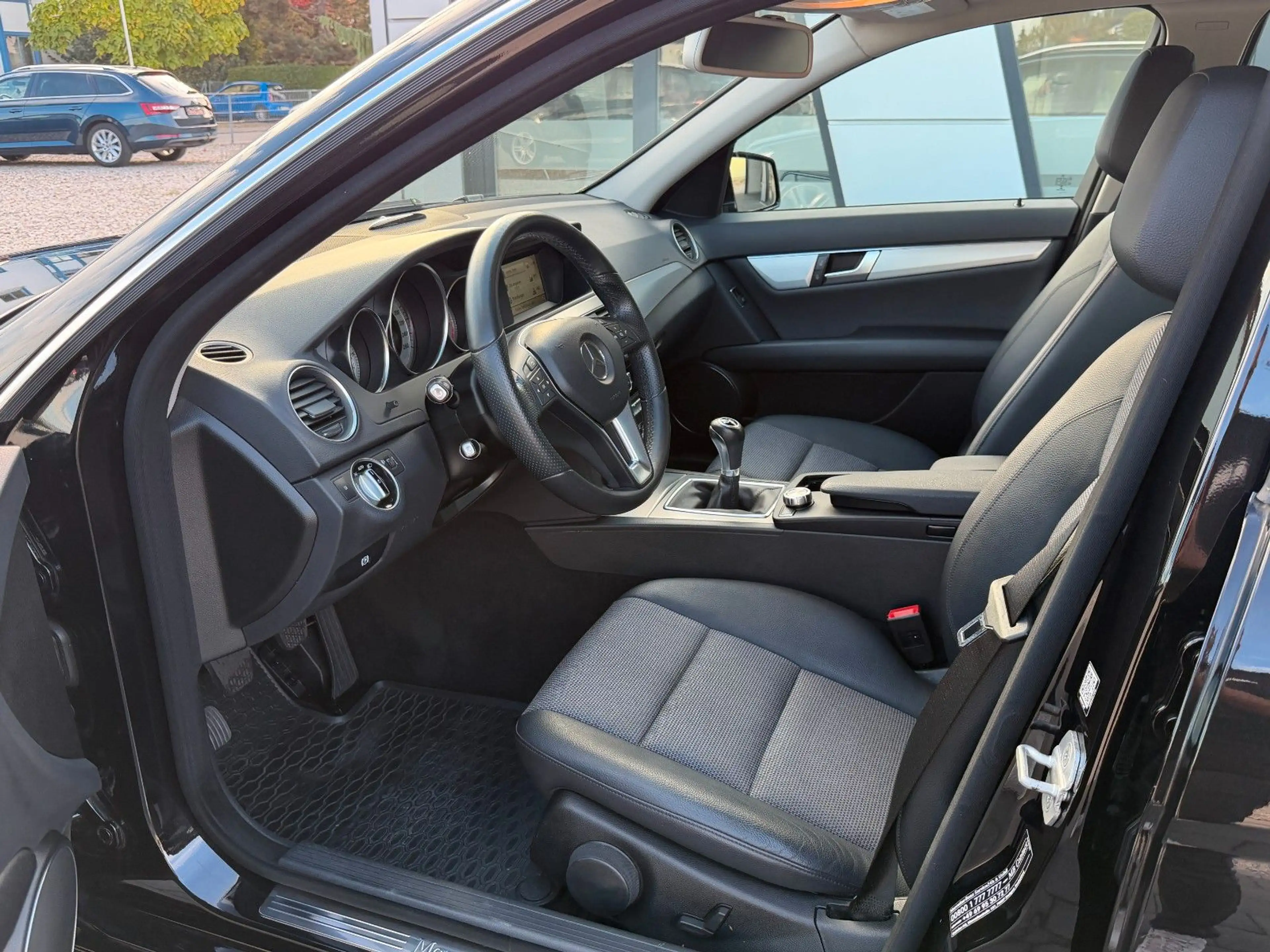 Mercedes-Benz C 180 CGI BlueEfficiency*Navi*AHK*2Hand*gepflegt — photo 15