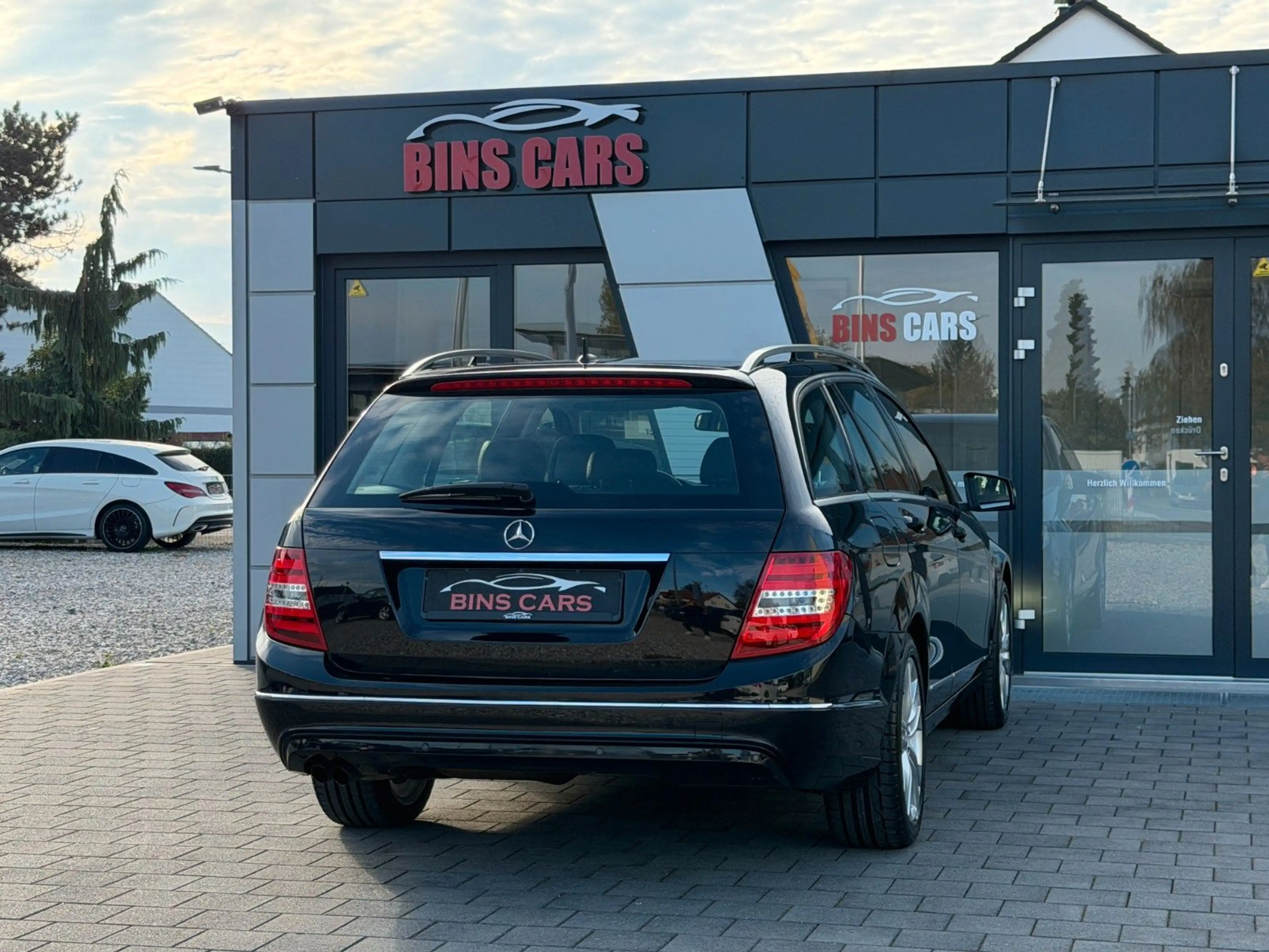 Mercedes-Benz C 180 CGI BlueEfficiency*Navi*AHK*2Hand*gepflegt — photo 9