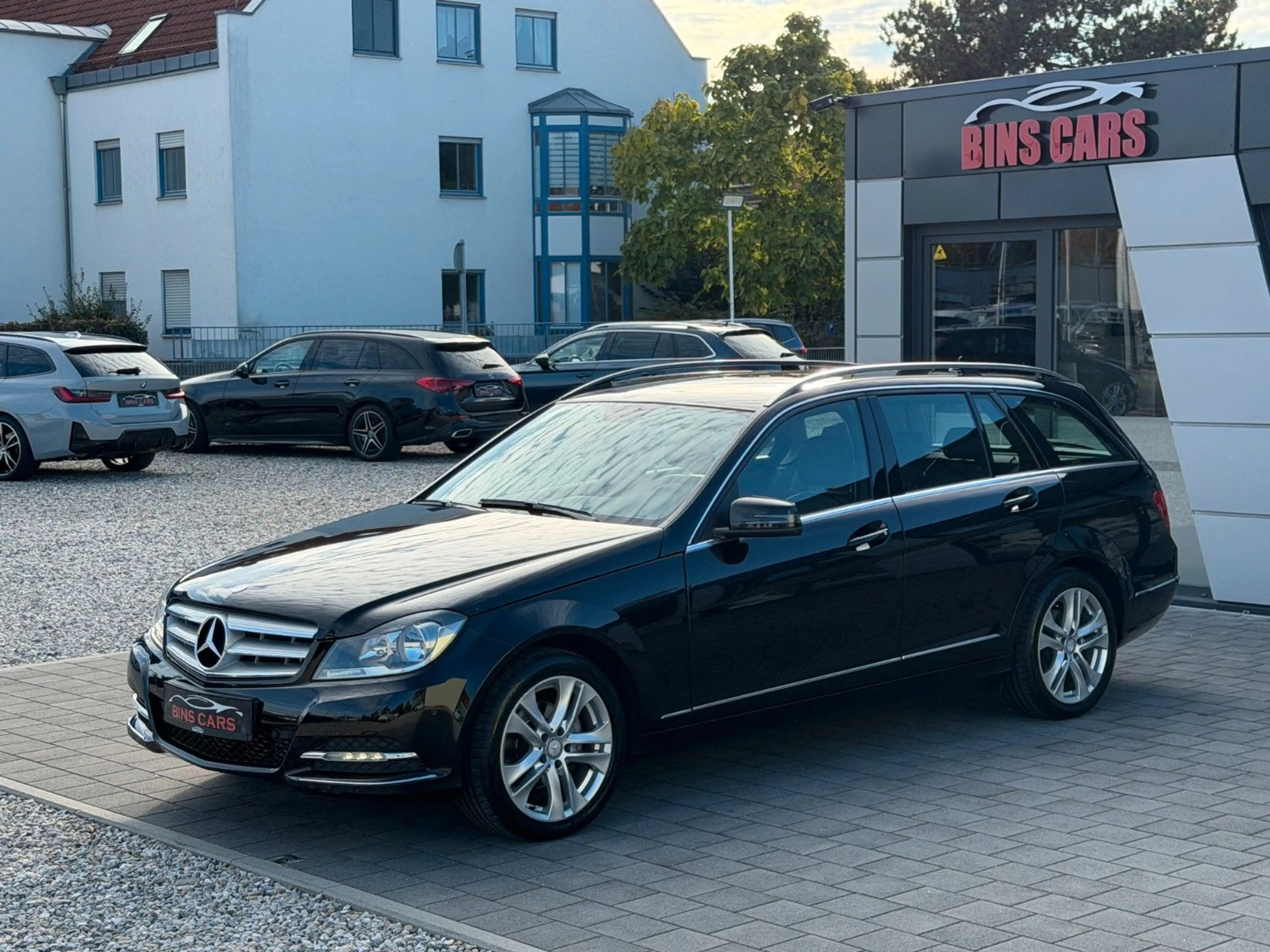 Mercedes-Benz C 180 CGI BlueEfficiency*Navi*AHK*2Hand*gepflegt — photo 2