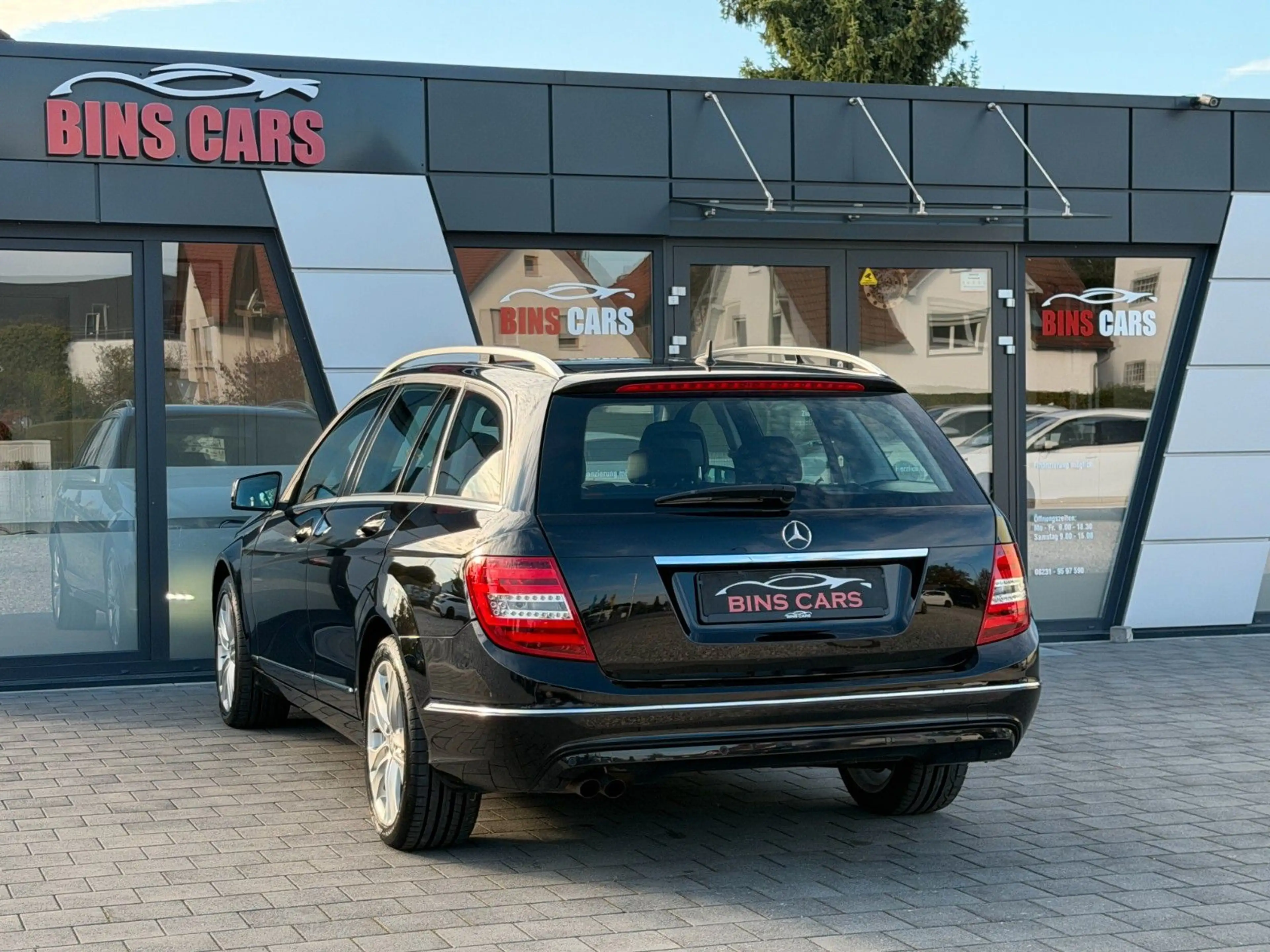 Mercedes-Benz C 180 CGI BlueEfficiency*Navi*AHK*2Hand*gepflegt — photo 11