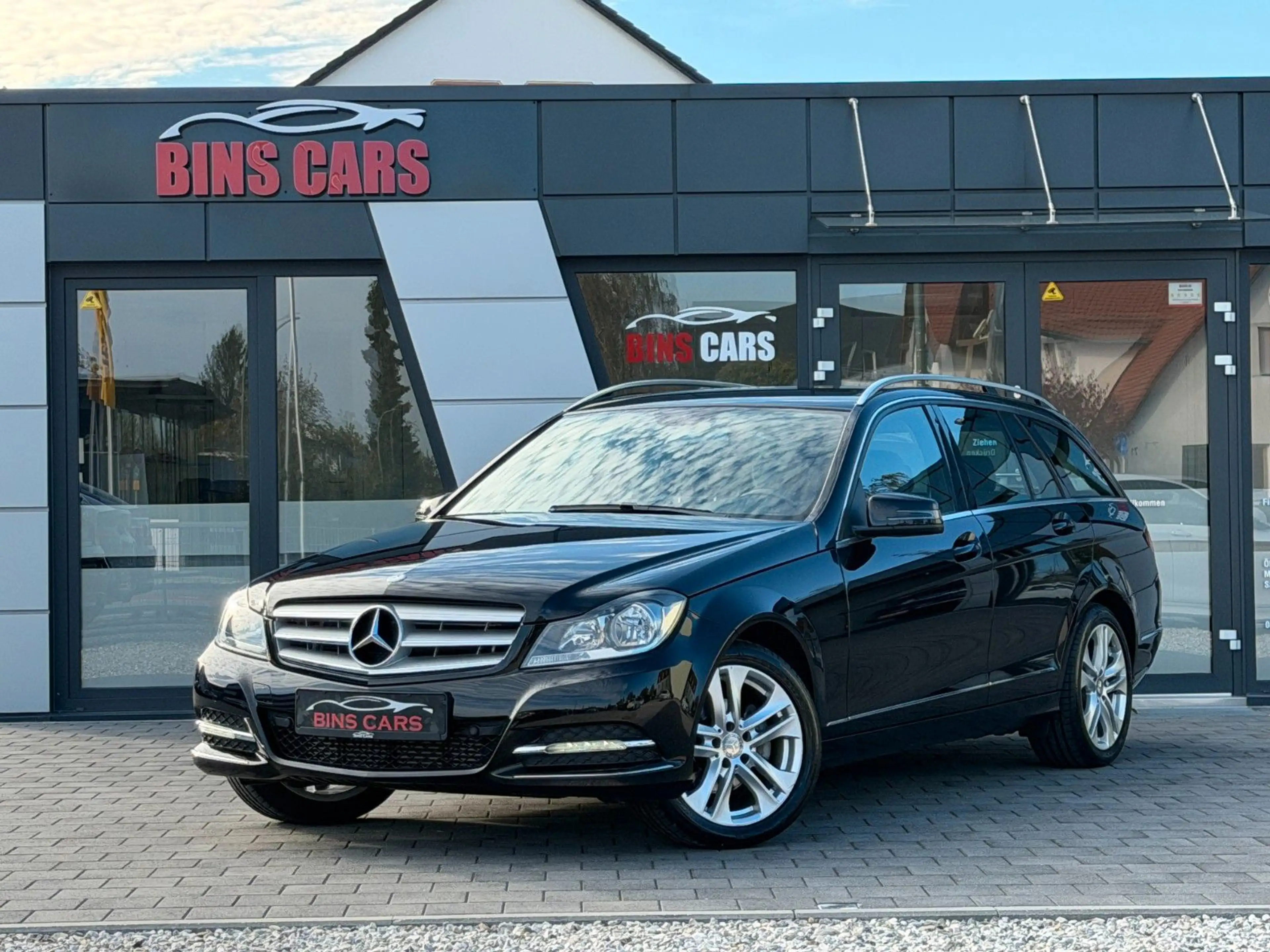 Mercedes-Benz C 180 CGI BlueEfficiency*Navi*AHK*2Hand*gepflegt