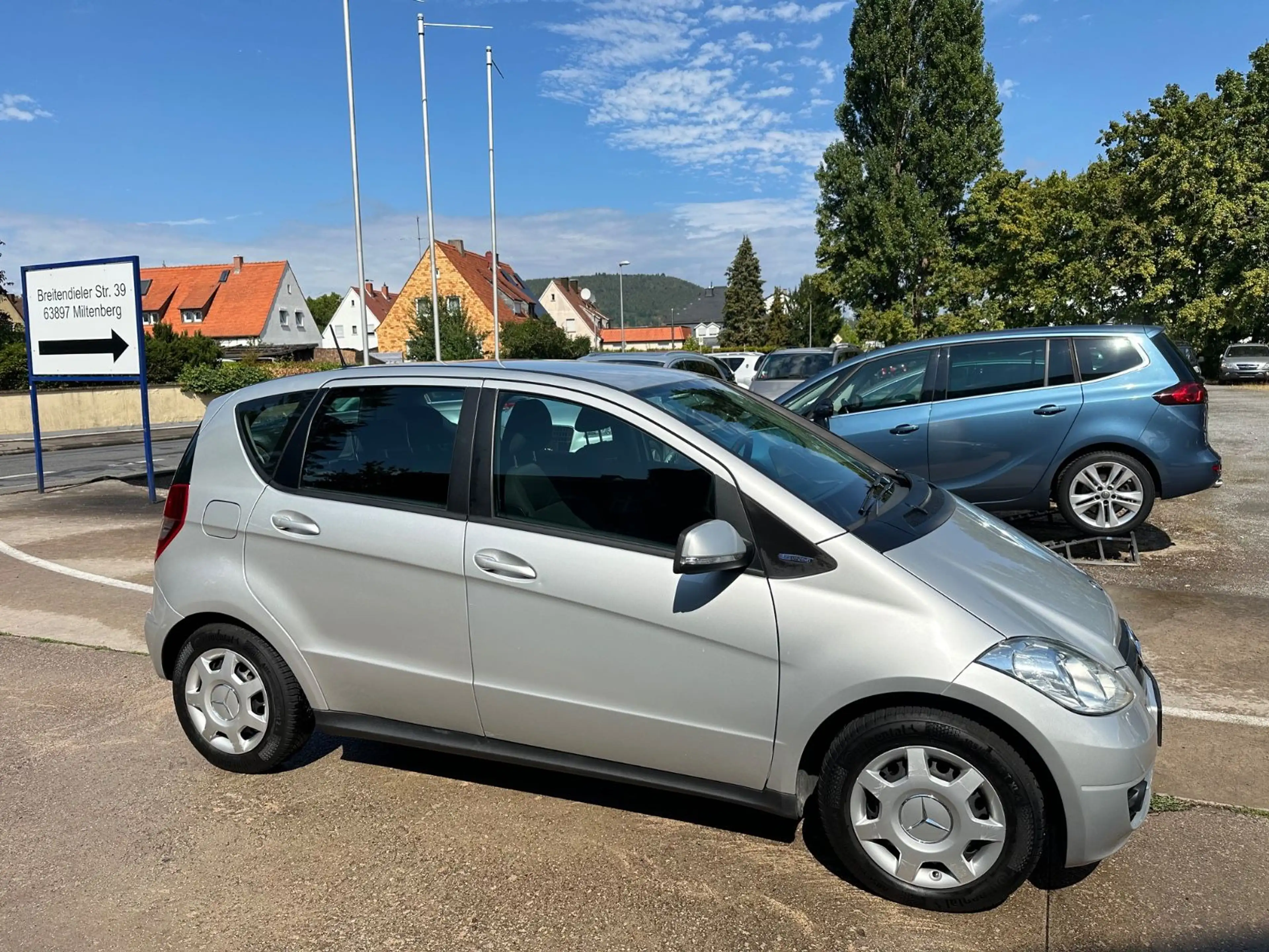Mercedes-Benz A 180 5-türig/Sitzheizung/Klimaautomatik/2.Hand. — photo 2