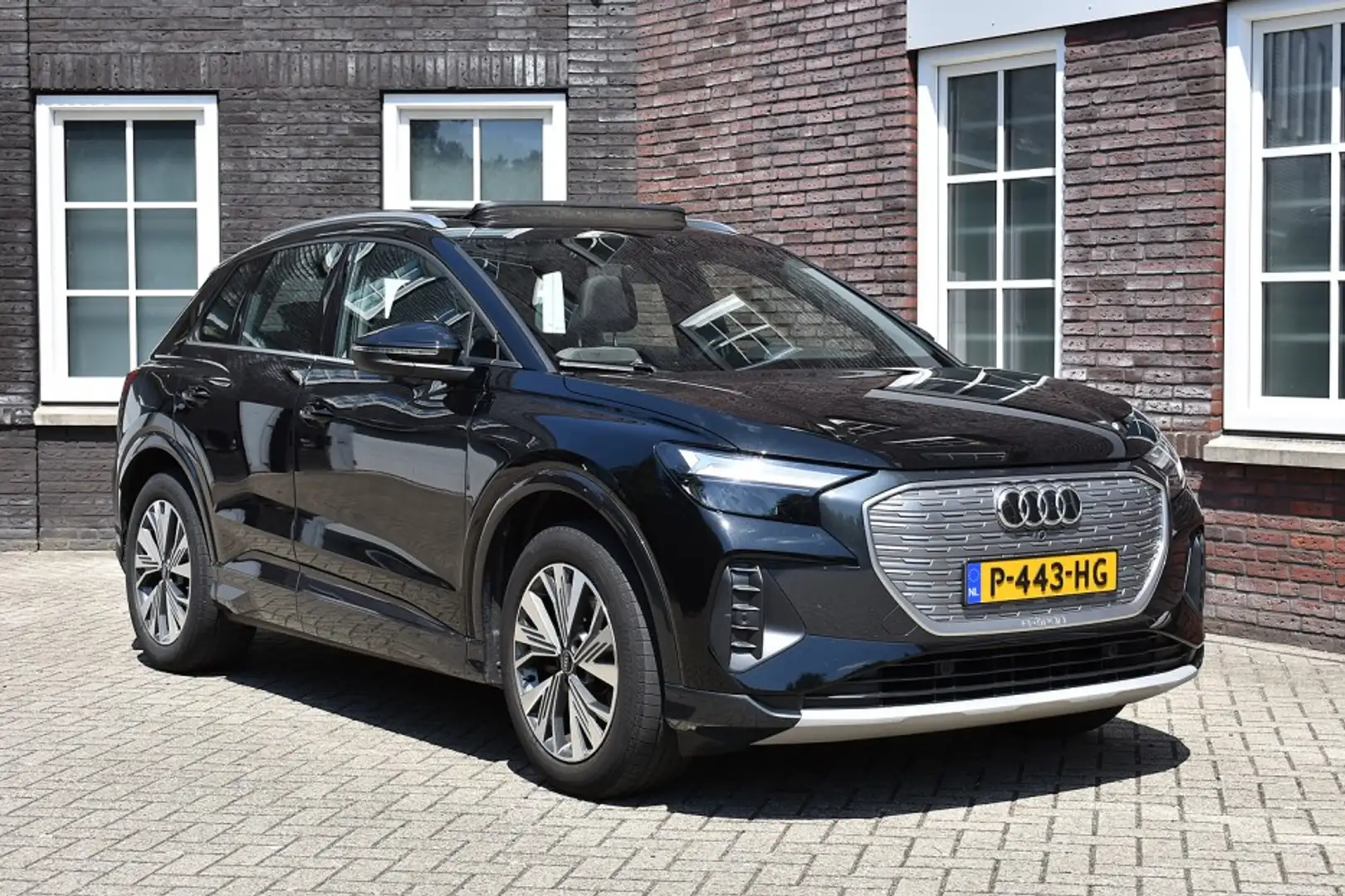 Audi Q4 e-tron 35 Launch edition S Competition 55 kWh | Bomvol me Zwart - 1