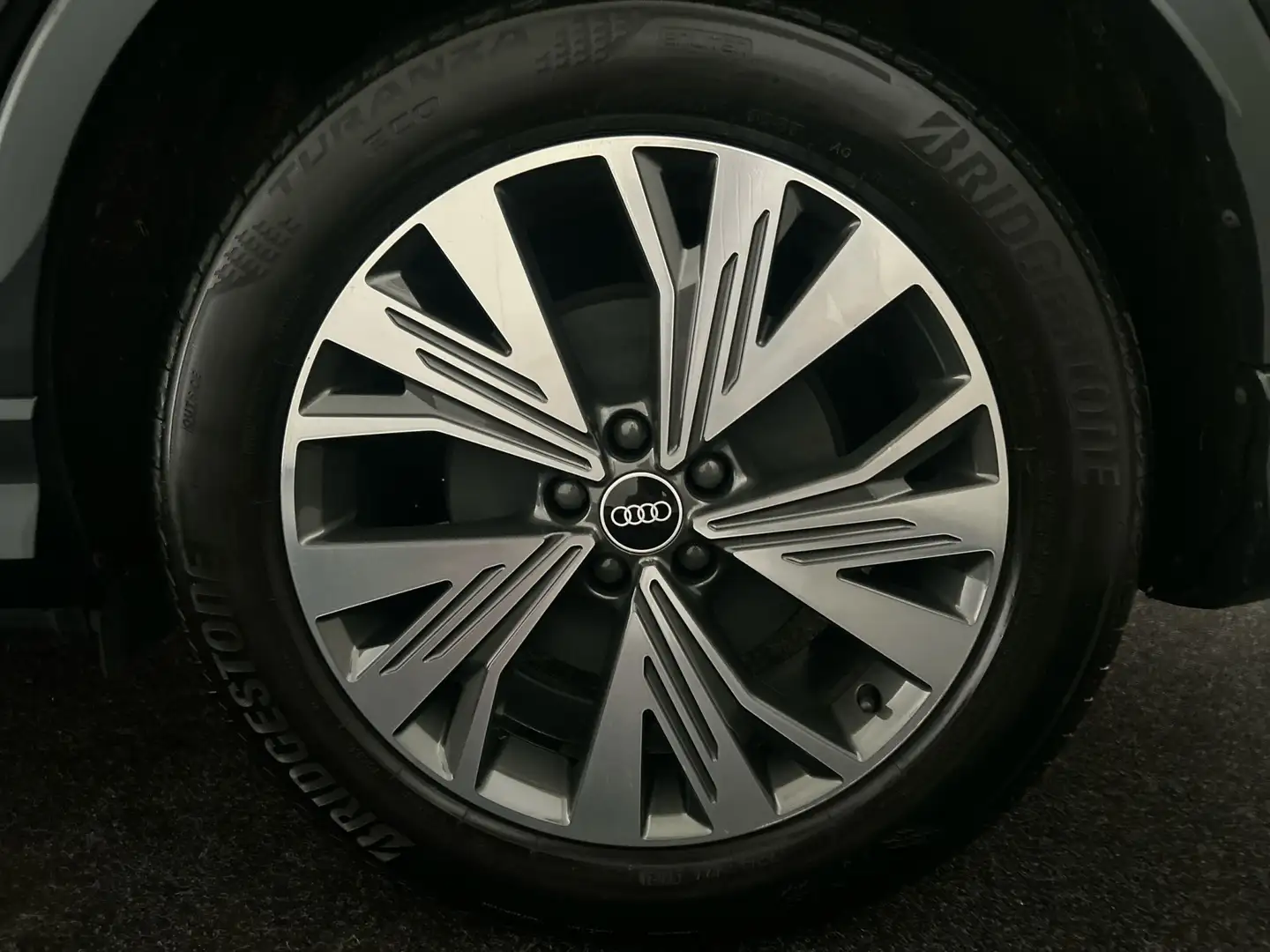 Audi Q4 e-tron 35 Launch edition S Competition 55 kWh | Bomvol me Fekete - 2