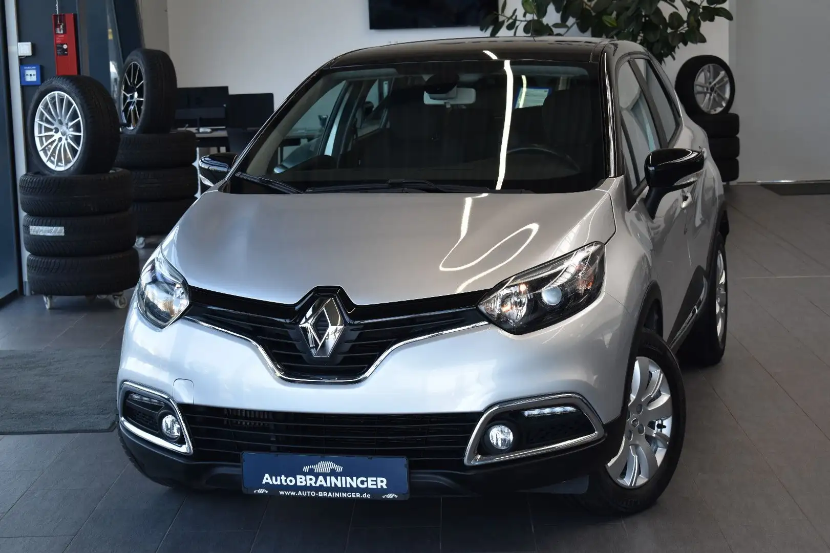 Renault Captur 0.9TCe Navi~AHK~Tempomat~DAB~Keyless Silber - 1