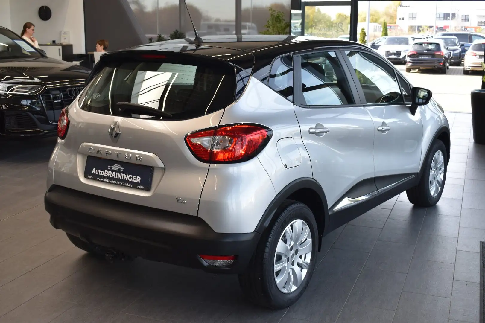 Renault Captur 0.9TCe Navi~AHK~Tempomat~DAB~Keyless Silber - 2