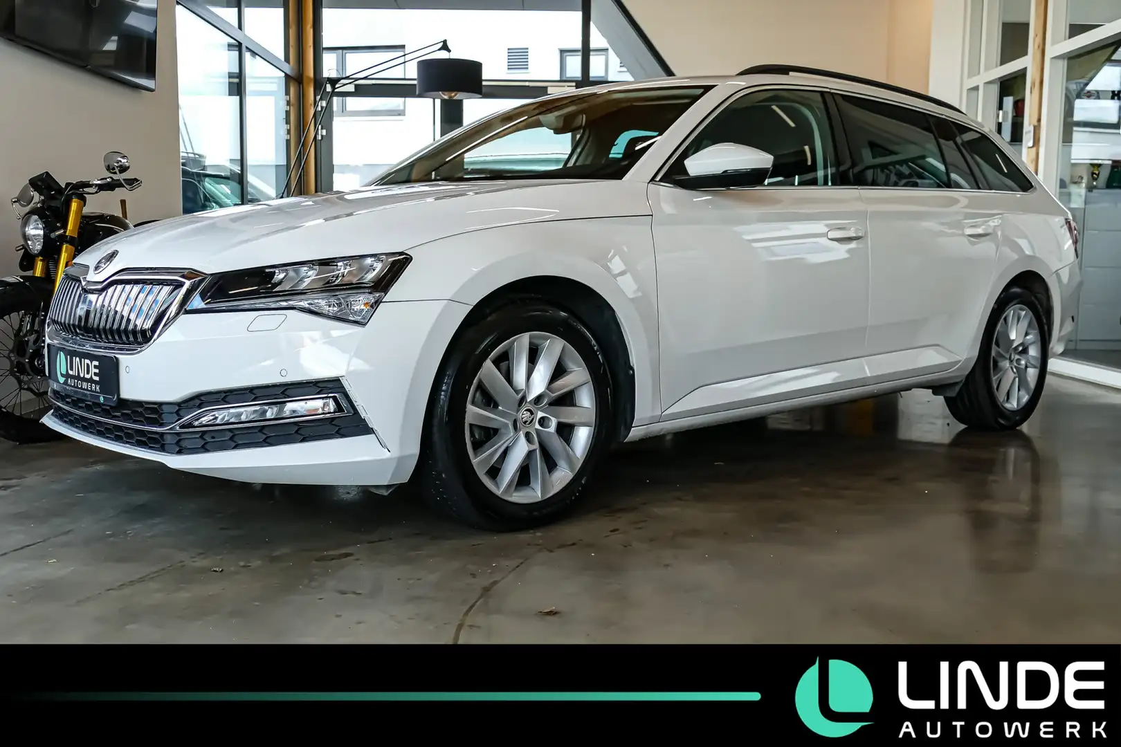 Skoda Superb Ambition iV |ACC|RFK|CARPLAY|NAVI|17 ALU Wit - 1