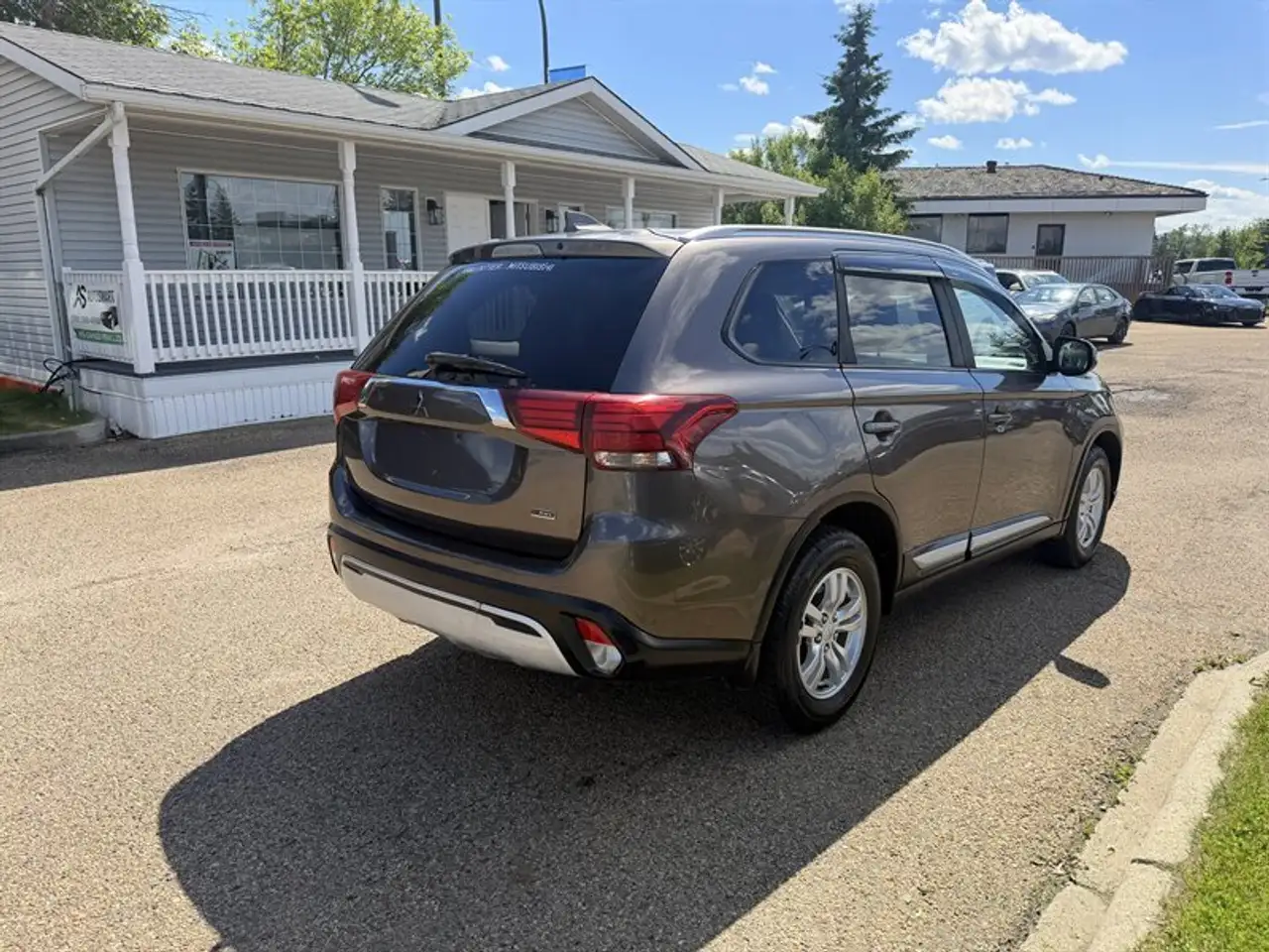 Mitsubishi Outlander снимка Mitsubishi Outlander