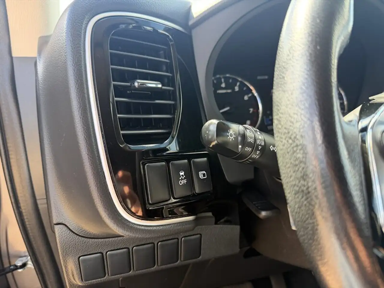 Mitsubishi Outlander снимка Mitsubishi Outlander