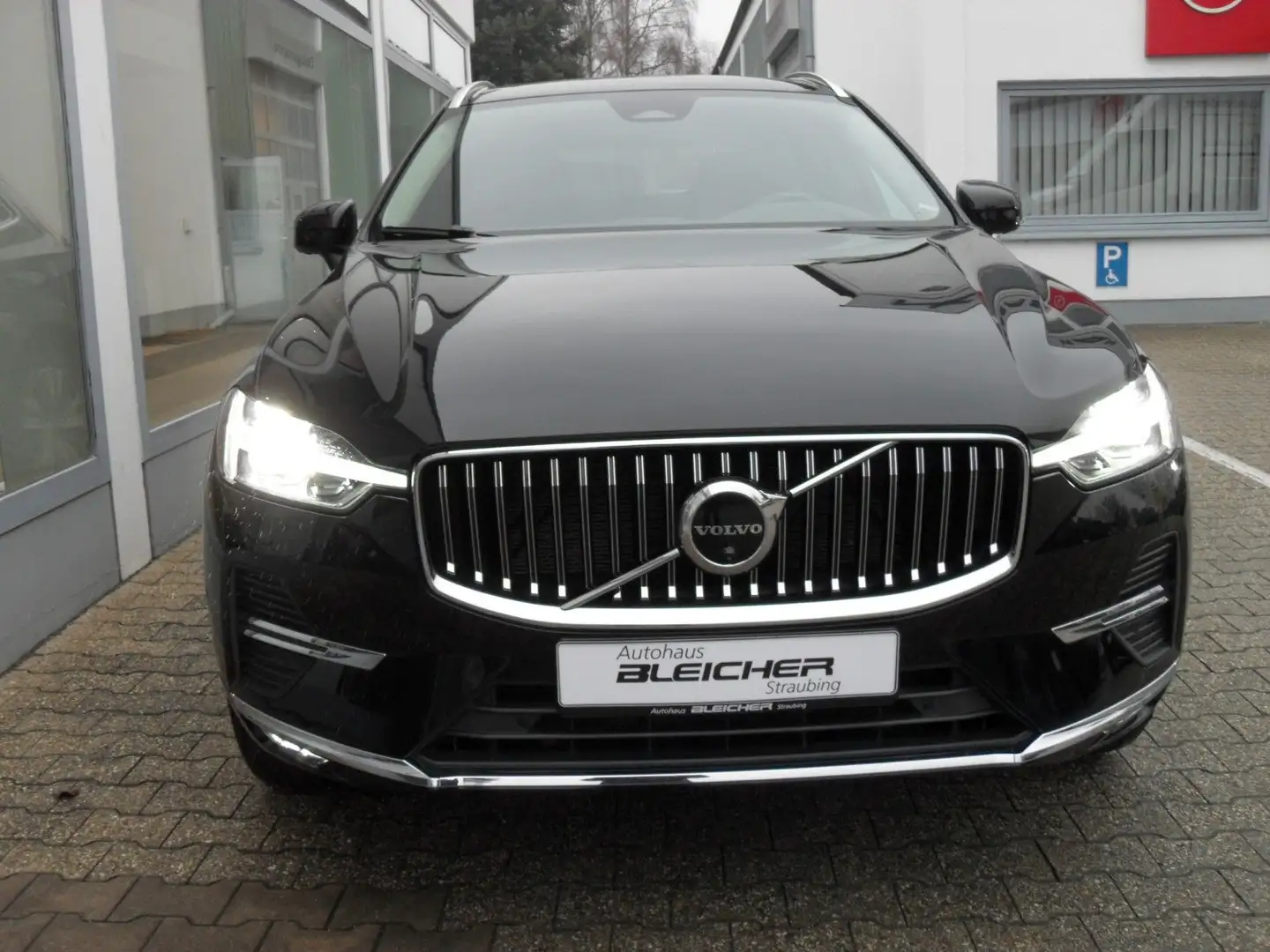 Volvo XC60 B4 Plus Bright | Standheizung | 360° | AHK Schwarz - 2
