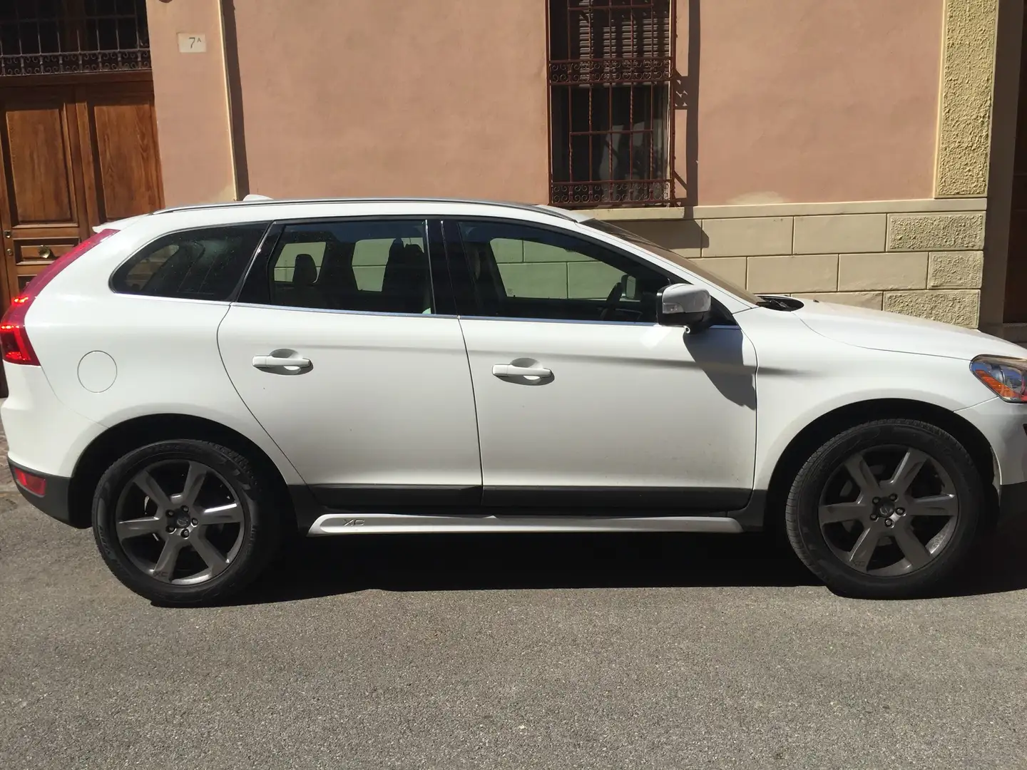 Volvo XC60 2.4 d5 Summum awd 215cv geartronic Bianco - 1