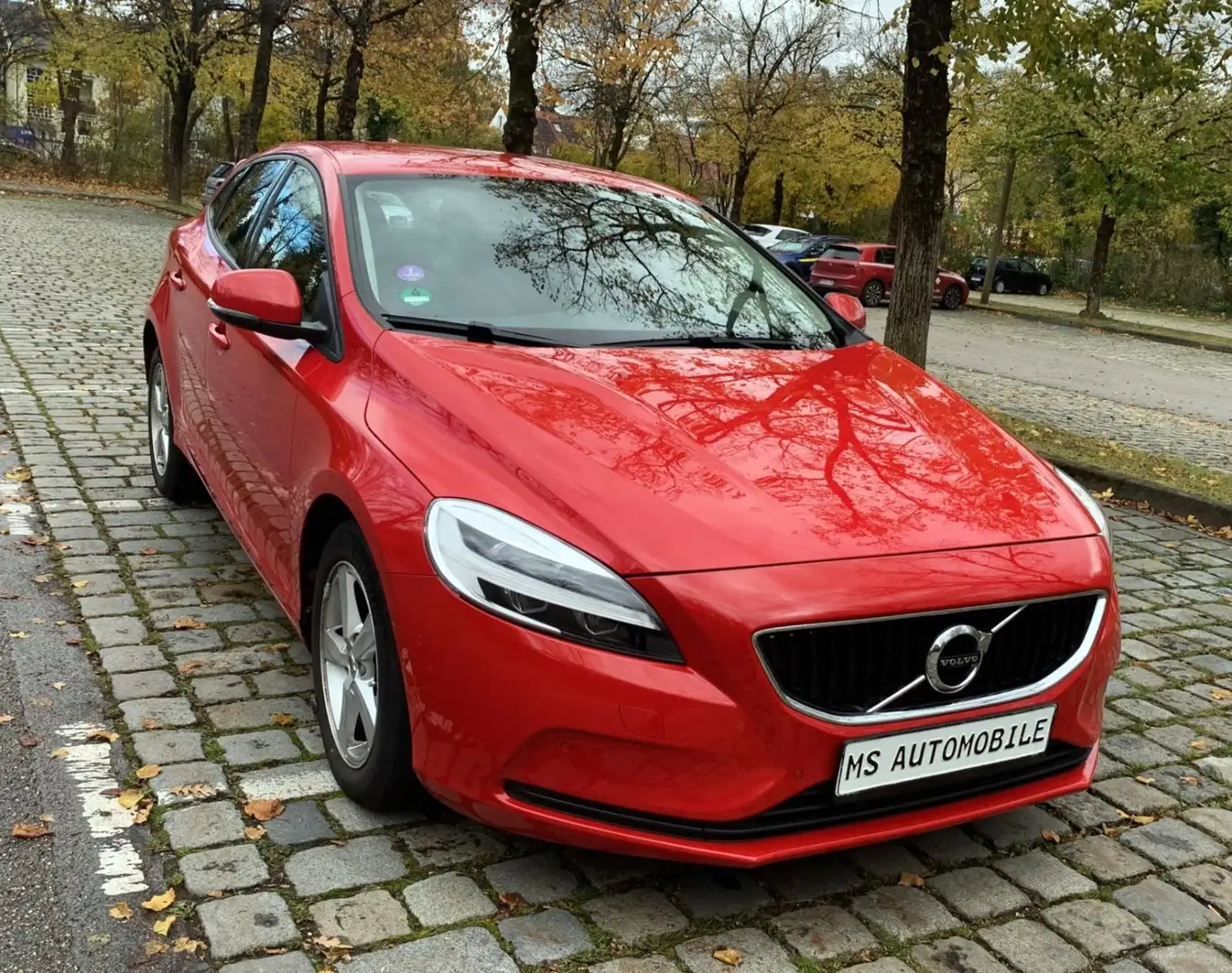 Volvo V40 Momentum TOP Zustand Rot - 2