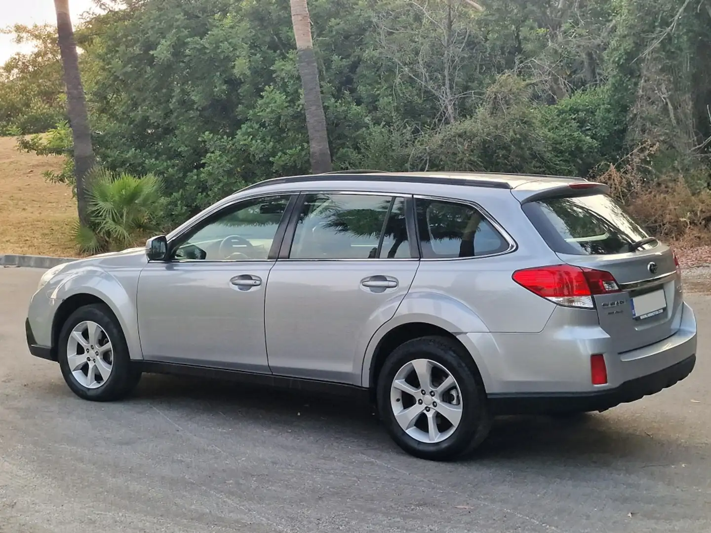 Subaru OUTBACK 2.0TD Executive Plus Lineartronic Gris - 2
