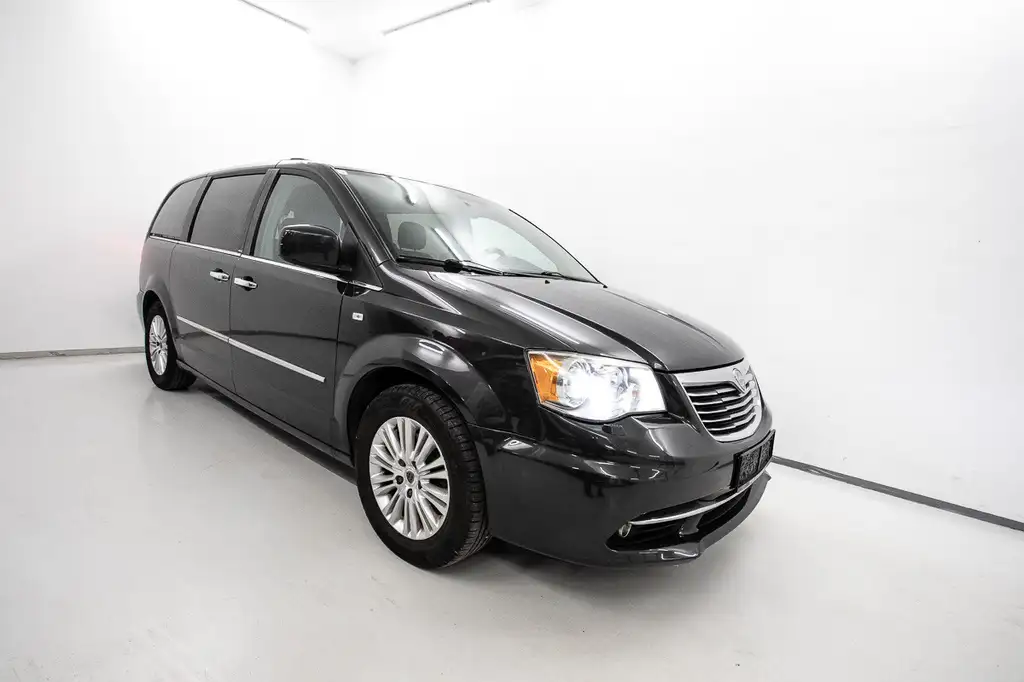 Lancia Voyager 2012 из Европы — купить под ключ