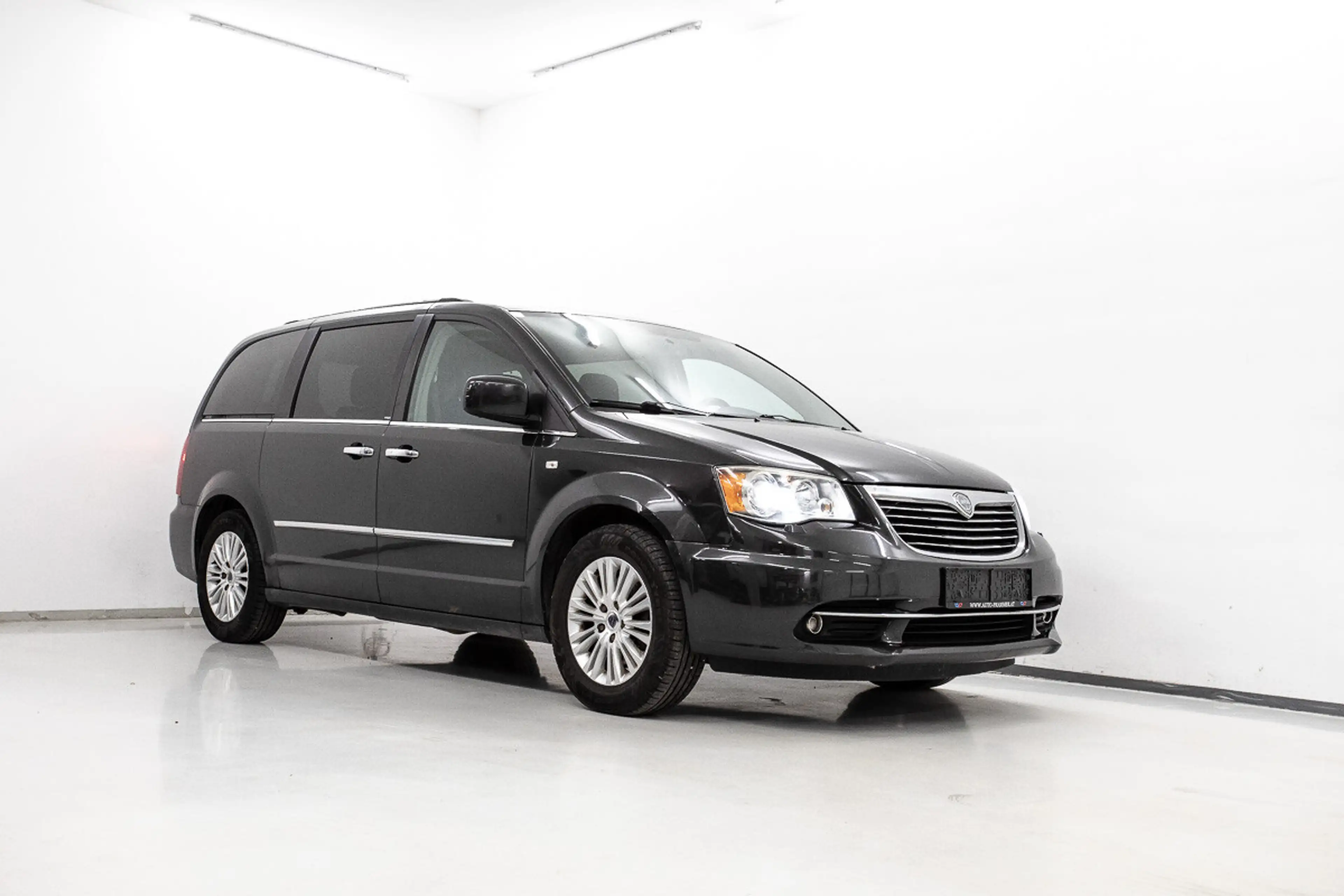 Lancia Voyager 2,8 CRD Gold — photo 2