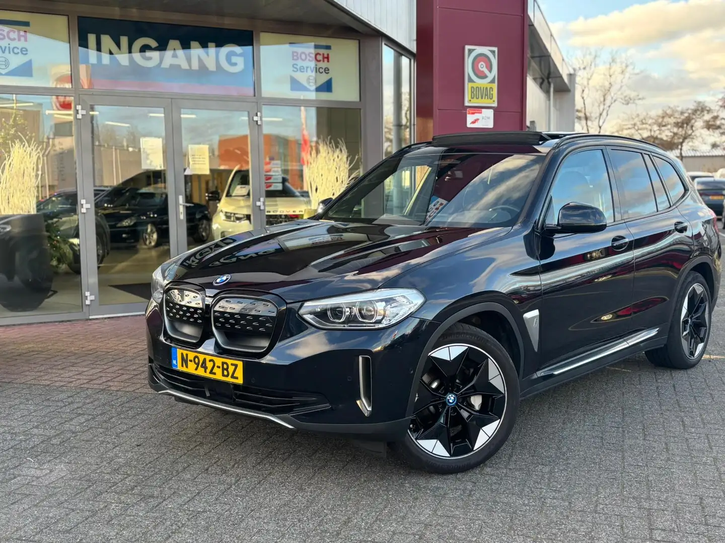 BMW iX3 Executive 80 kWh | Leder | Pano | AppleCarplay | C Noir - 1