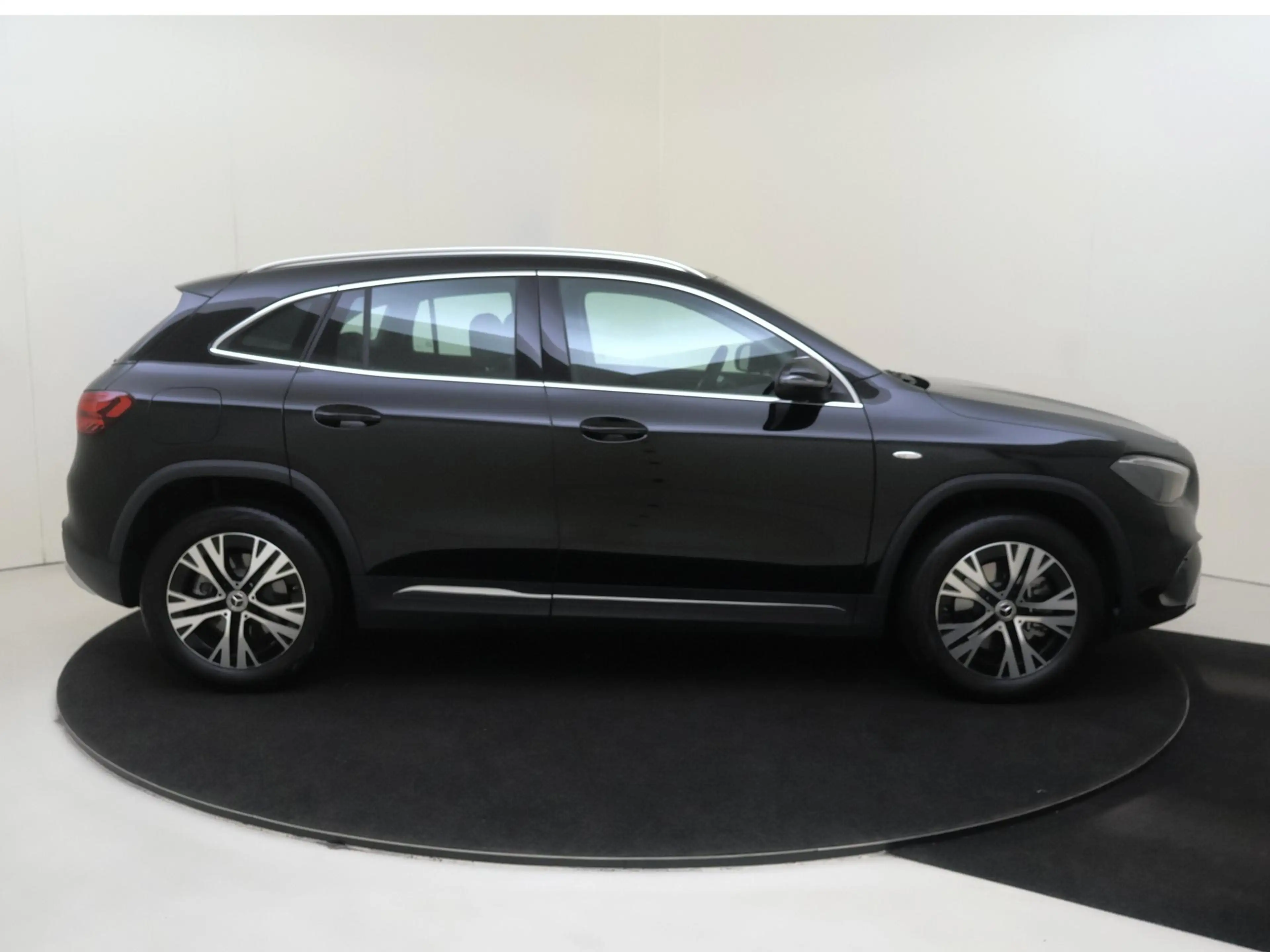 Mercedes-Benz GLA 250 e Business Solution Luxury / Winterpakket / Achter — photo 9