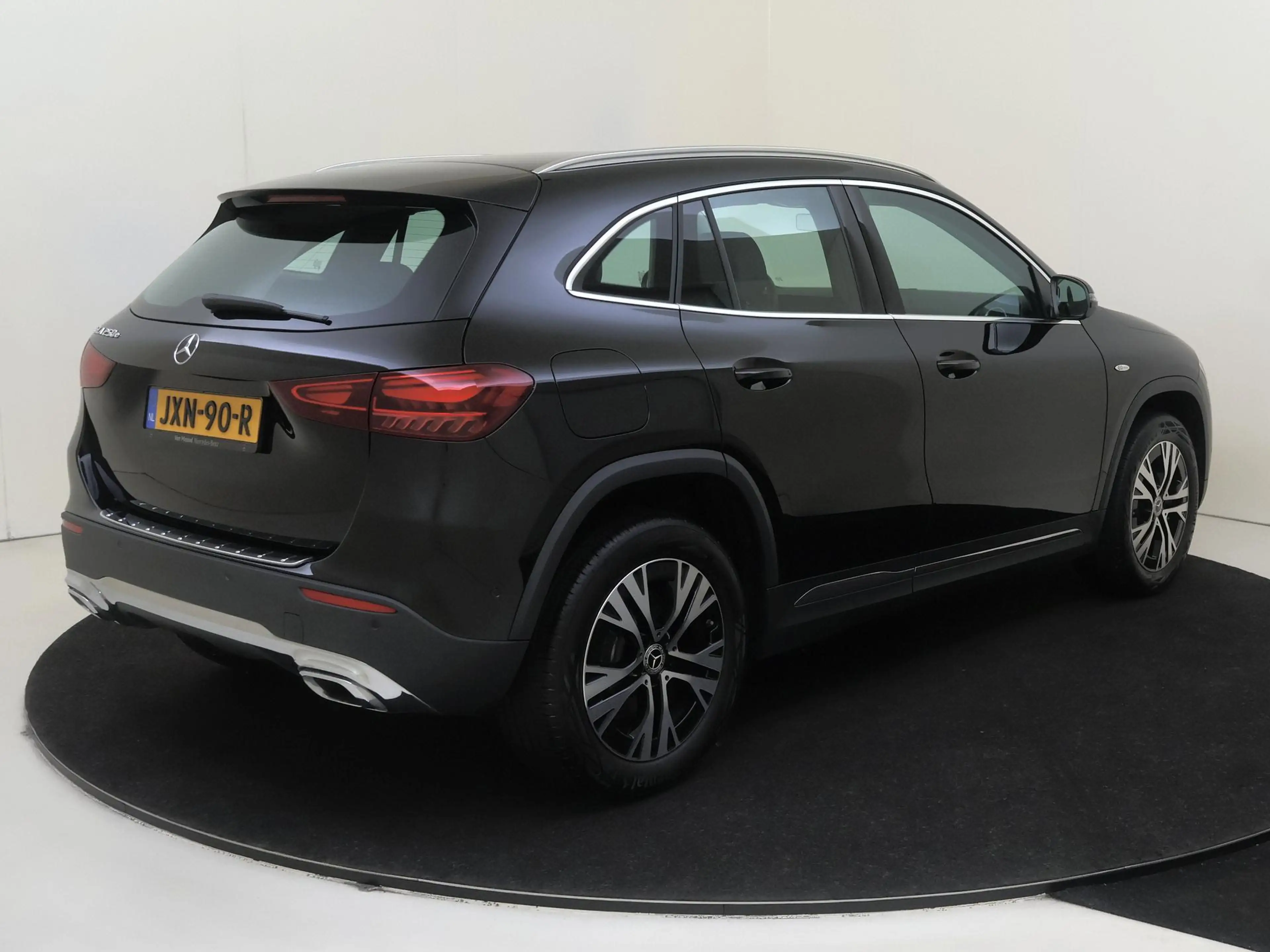 Mercedes-Benz GLA 250 e Business Solution Luxury / Winterpakket / Achter — photo 4