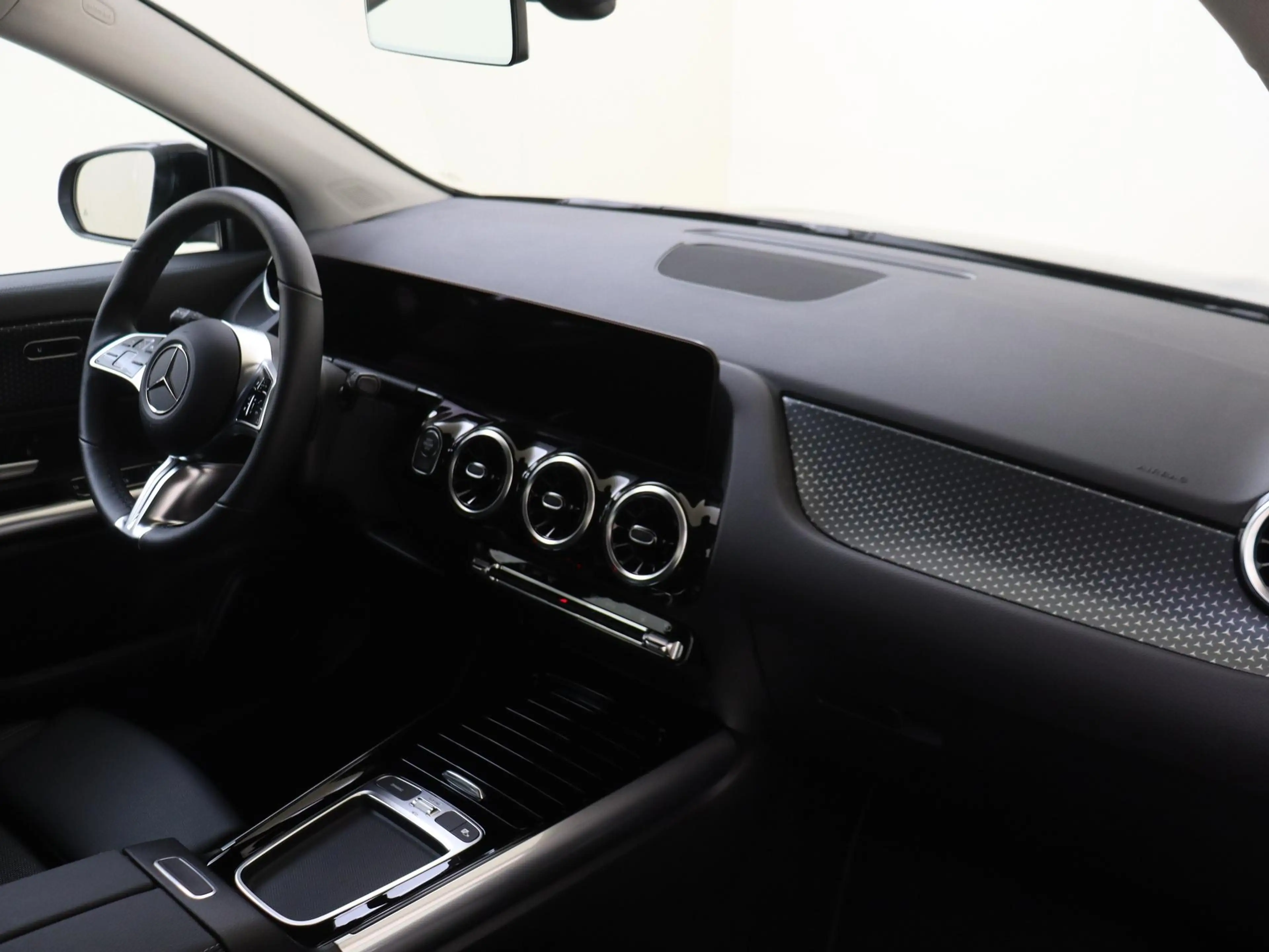 Mercedes-Benz GLA 250 e Business Solution Luxury / Winterpakket / Achter — photo 5