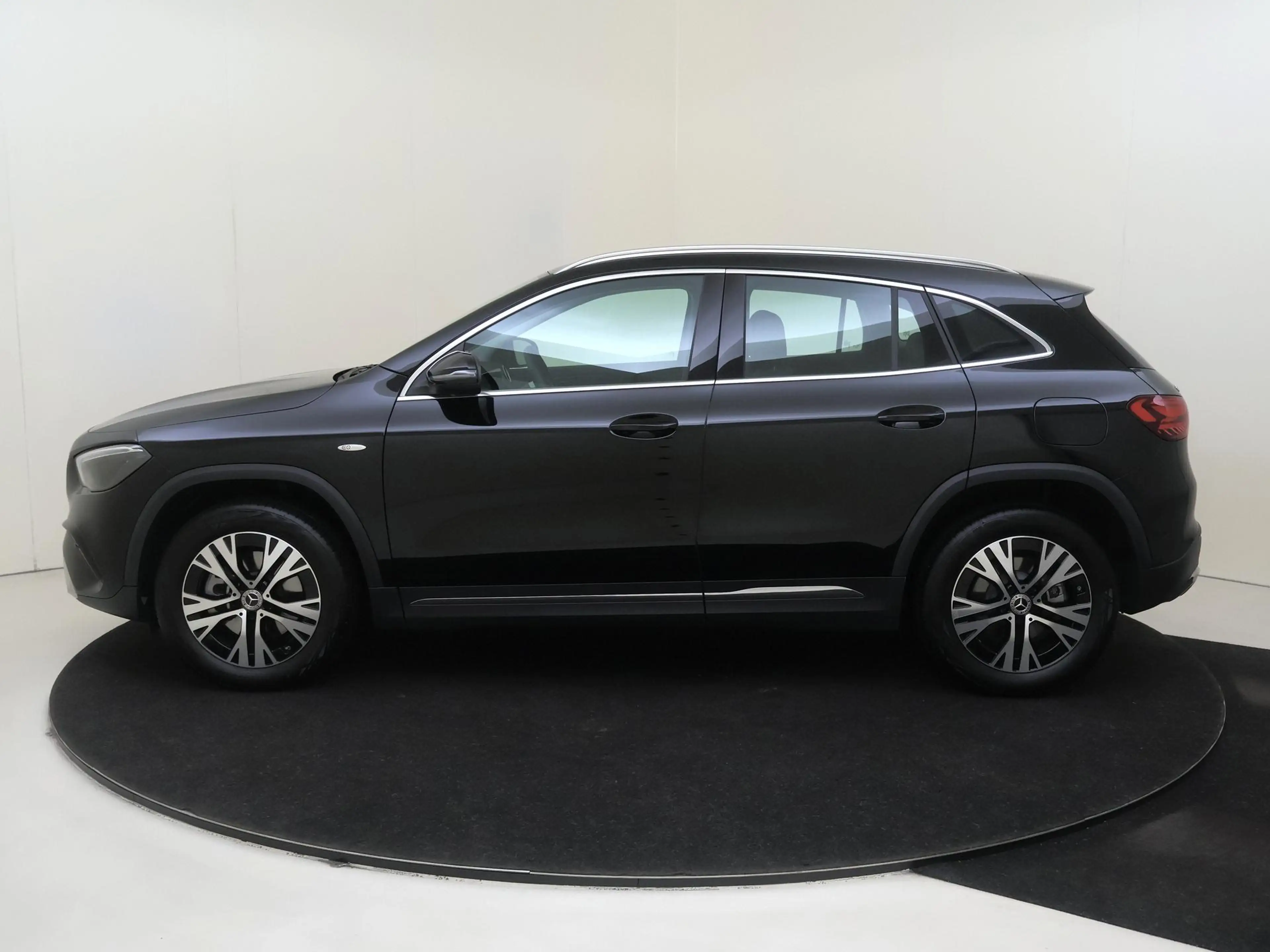 Mercedes-Benz GLA 250 e Business Solution Luxury / Winterpakket / Achter — photo 8
