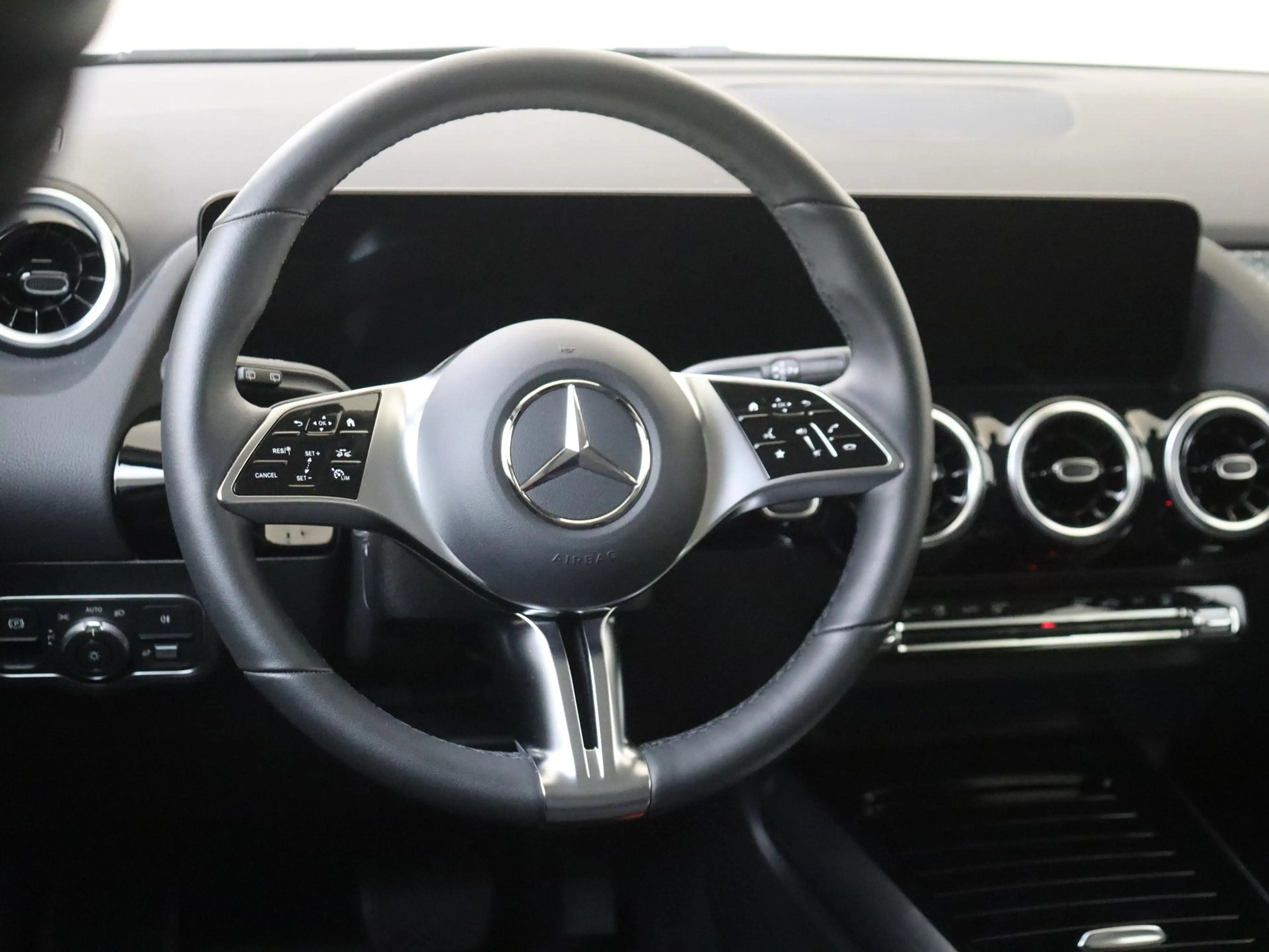 Mercedes-Benz GLA 250 e Business Solution Luxury / Winterpakket / Achter — photo 10