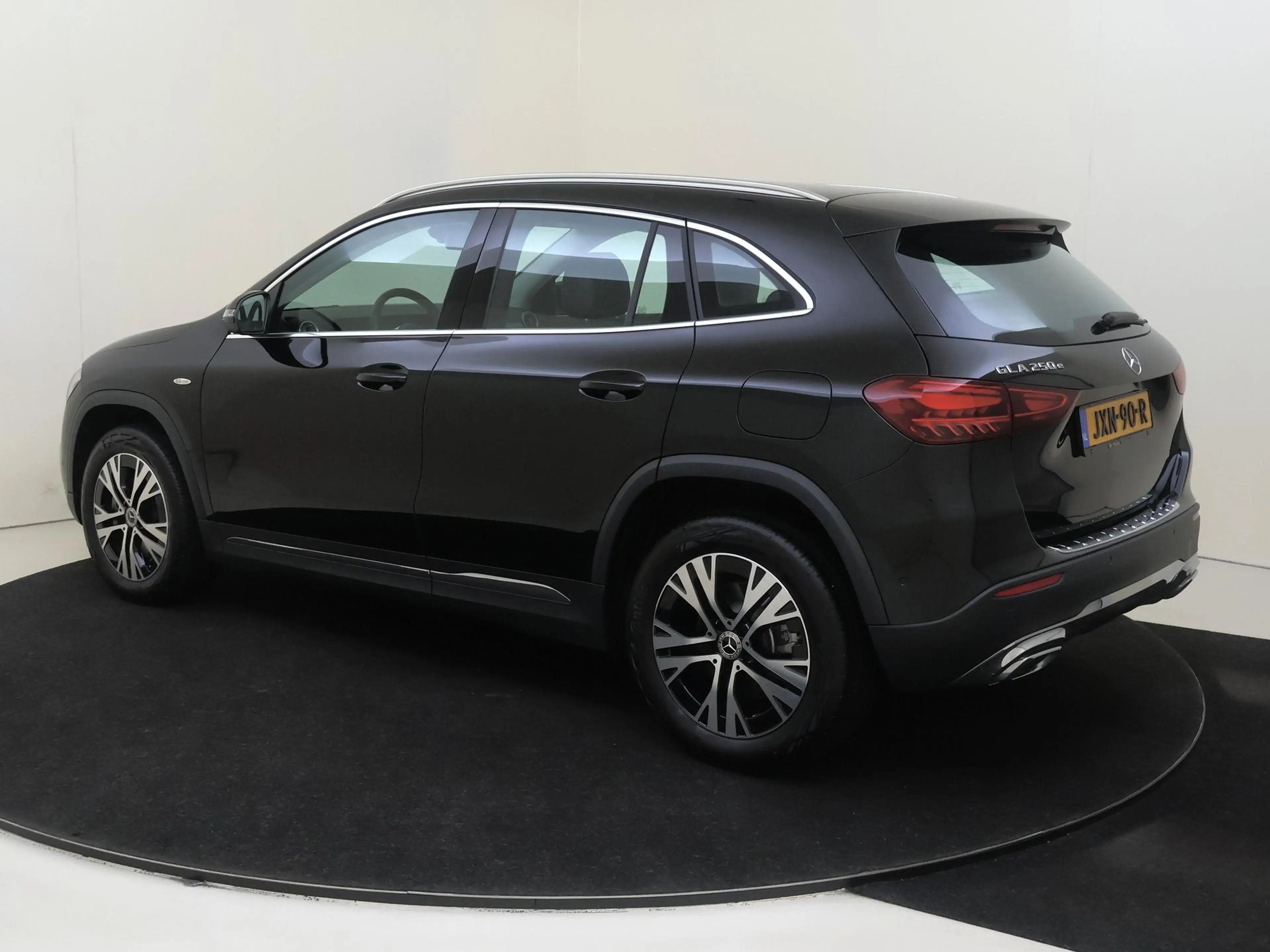 Mercedes-Benz GLA 250 e Business Solution Luxury / Winterpakket / Achter — photo 3