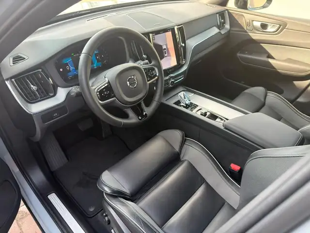 Volvo XC60 view 12