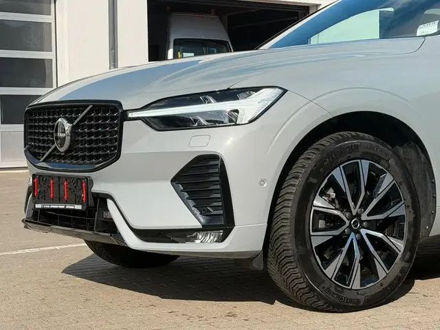 Volvo XC60 view 2