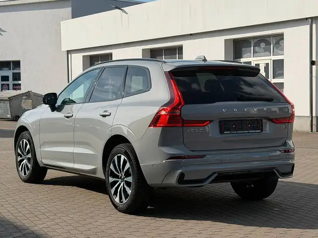 Volvo XC60 view 4