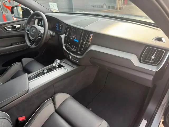 Volvo XC60 view 14
