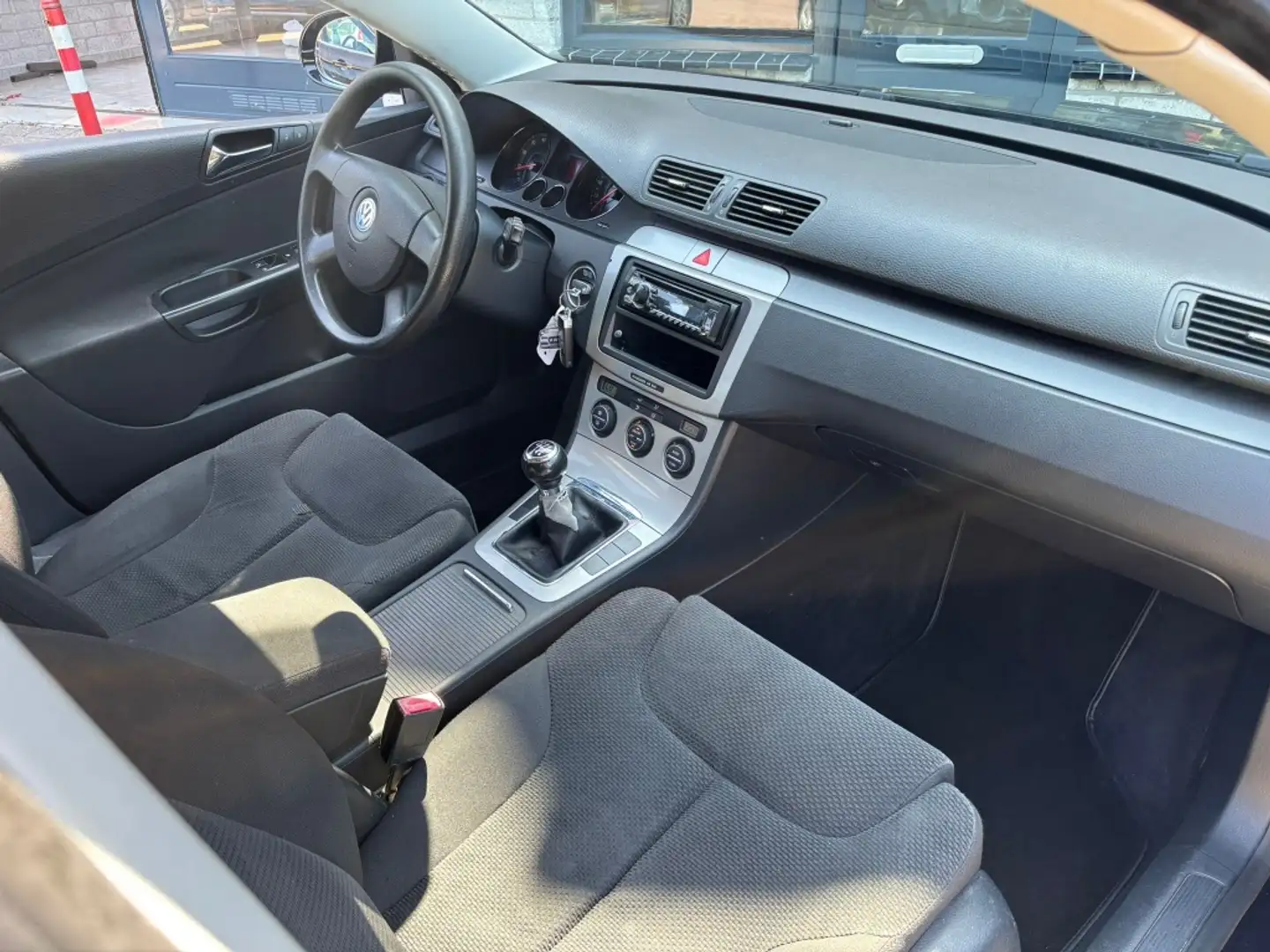 Volkswagen Passat Variant 2.0 FSI Airco Trekhaak Nieuwe apk Zwart - 2
