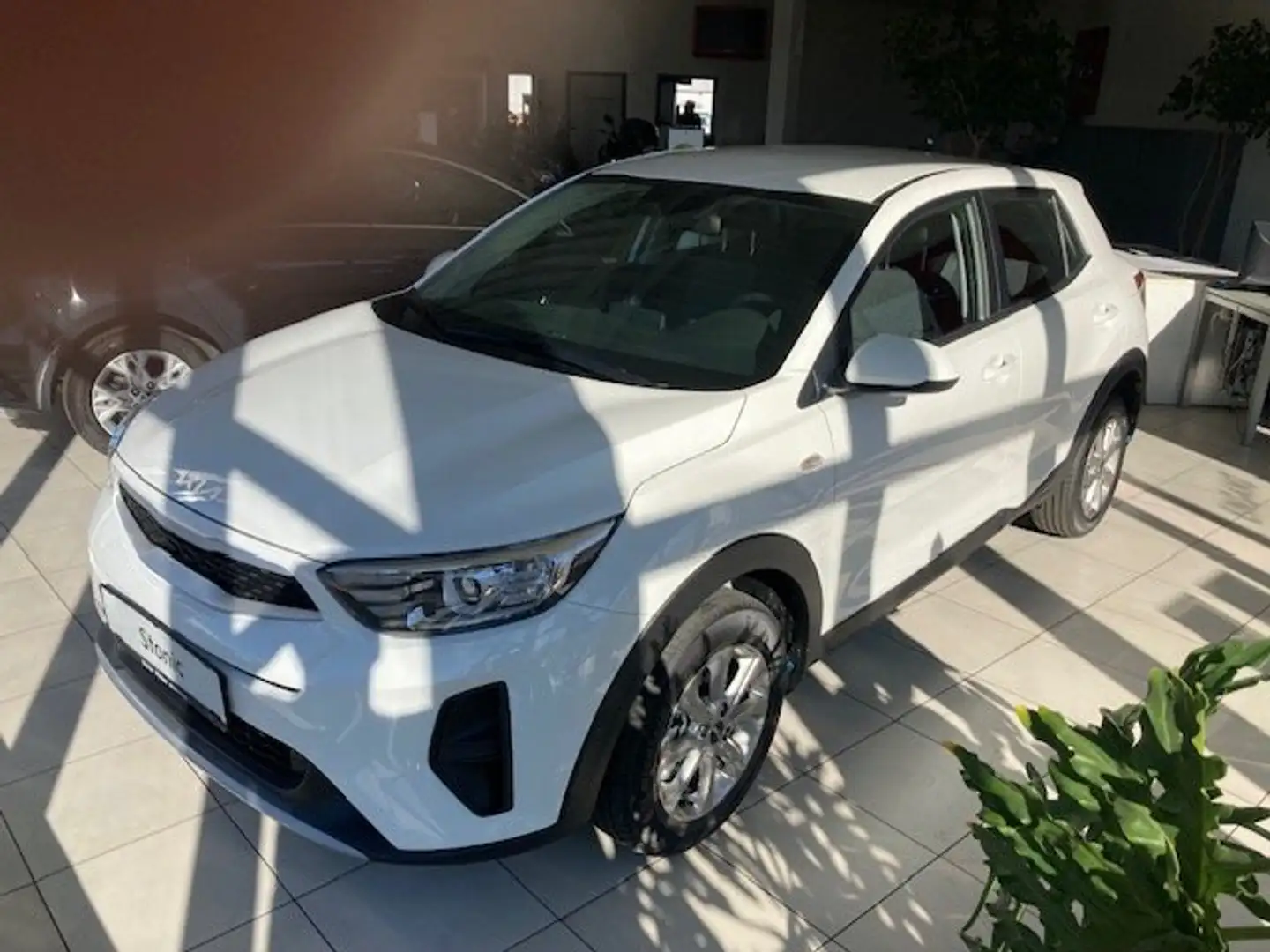 Kia Stonic 1,2 DPI ISG Titan Blanco - 2