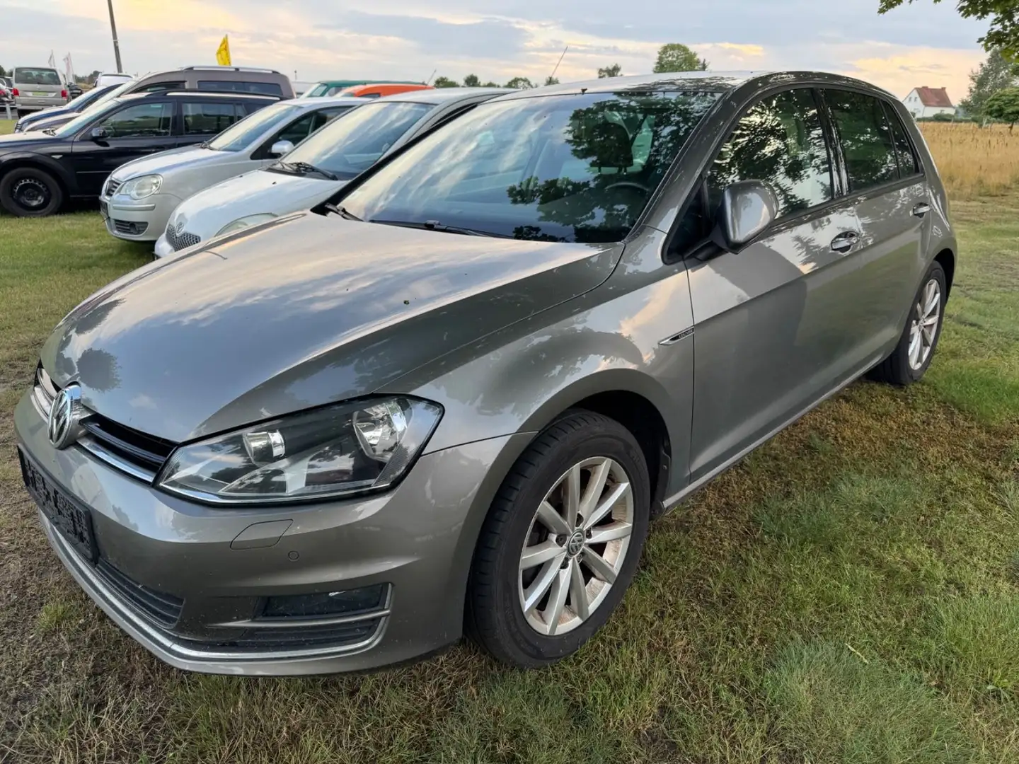 Volkswagen Golf VIILounge 1,6 TDI 81kw-Navi-Tempo-Bluetooth Grau - 2