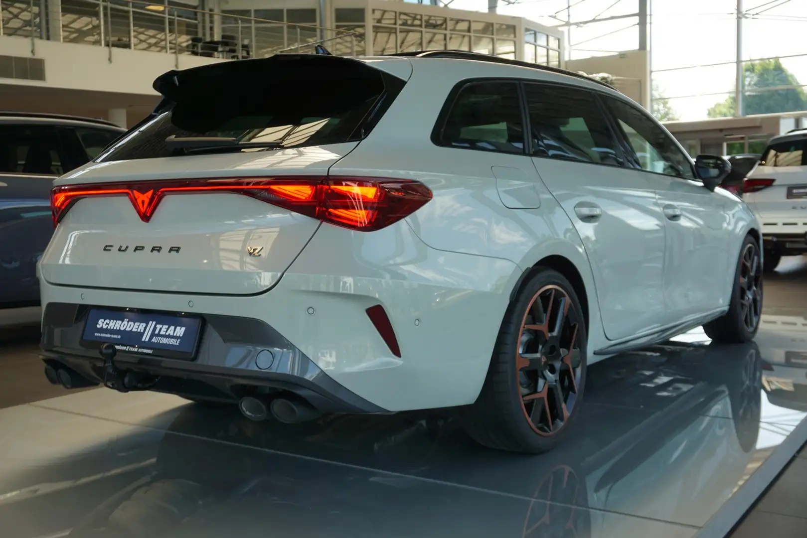 CUPRA Leon ST VZ Extreme 4D Schale Matrix Pano AHK Grau - 2