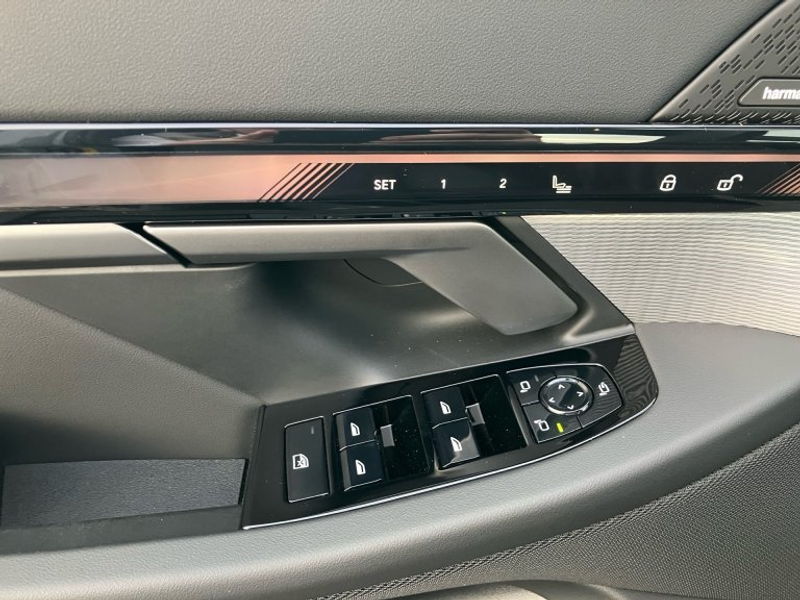 BMW 550 e xDrive Limousine G60 XB1 — photo 15