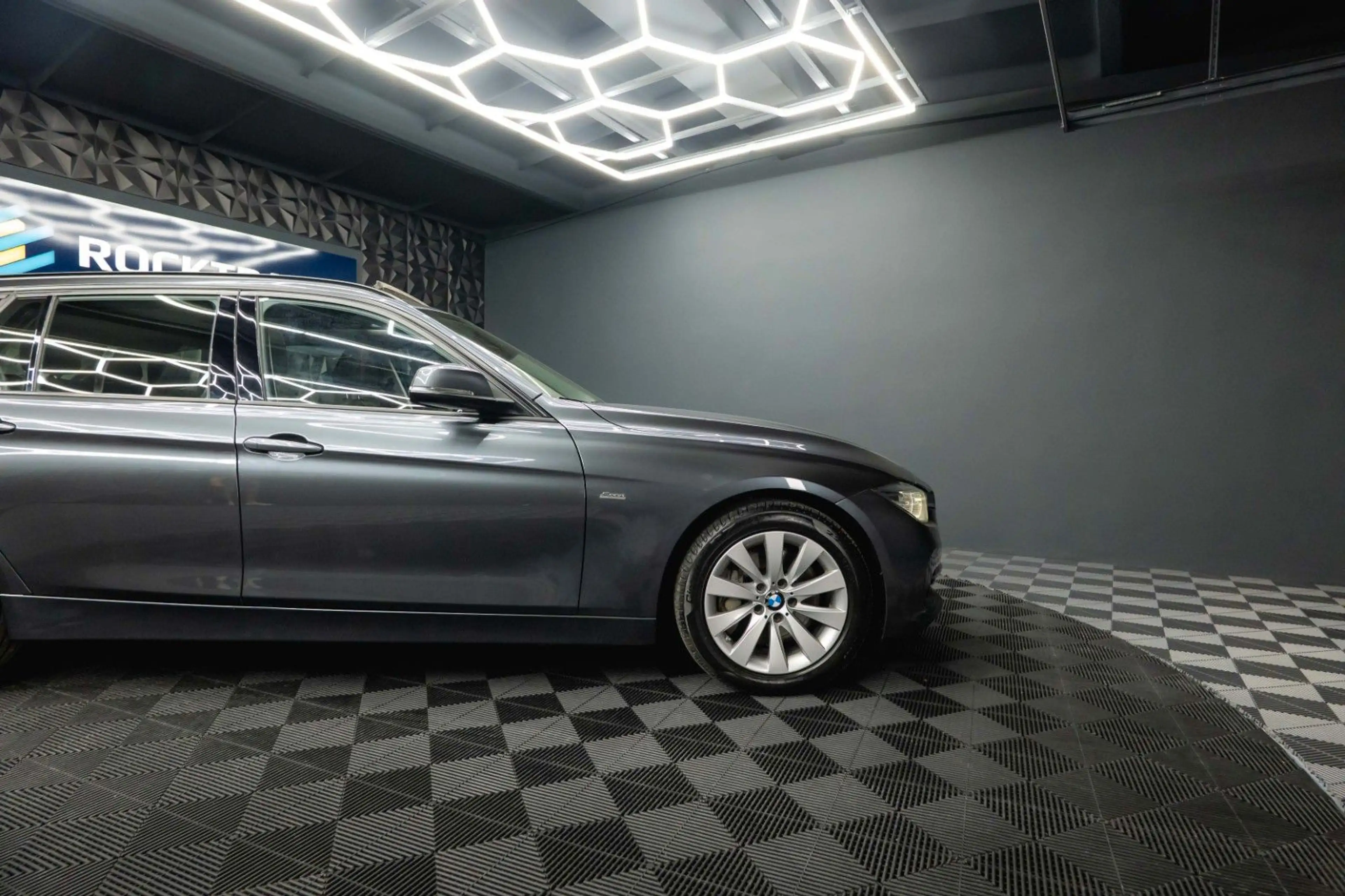 BMW 335 d xDrive Sport Line | LED | Pano | HUD | TÜV — photo 9