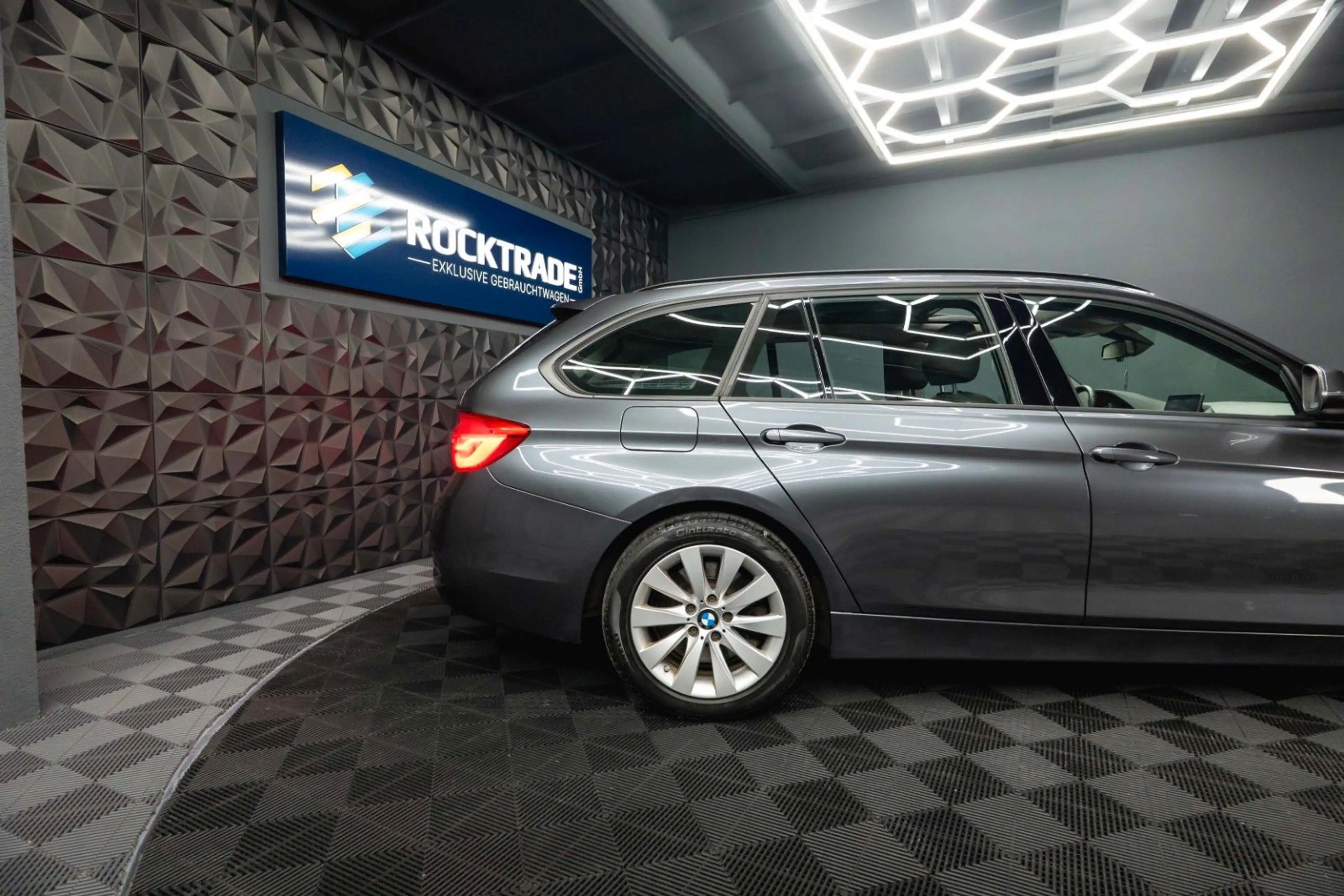 BMW 335 d xDrive Sport Line | LED | Pano | HUD | TÜV — photo 8