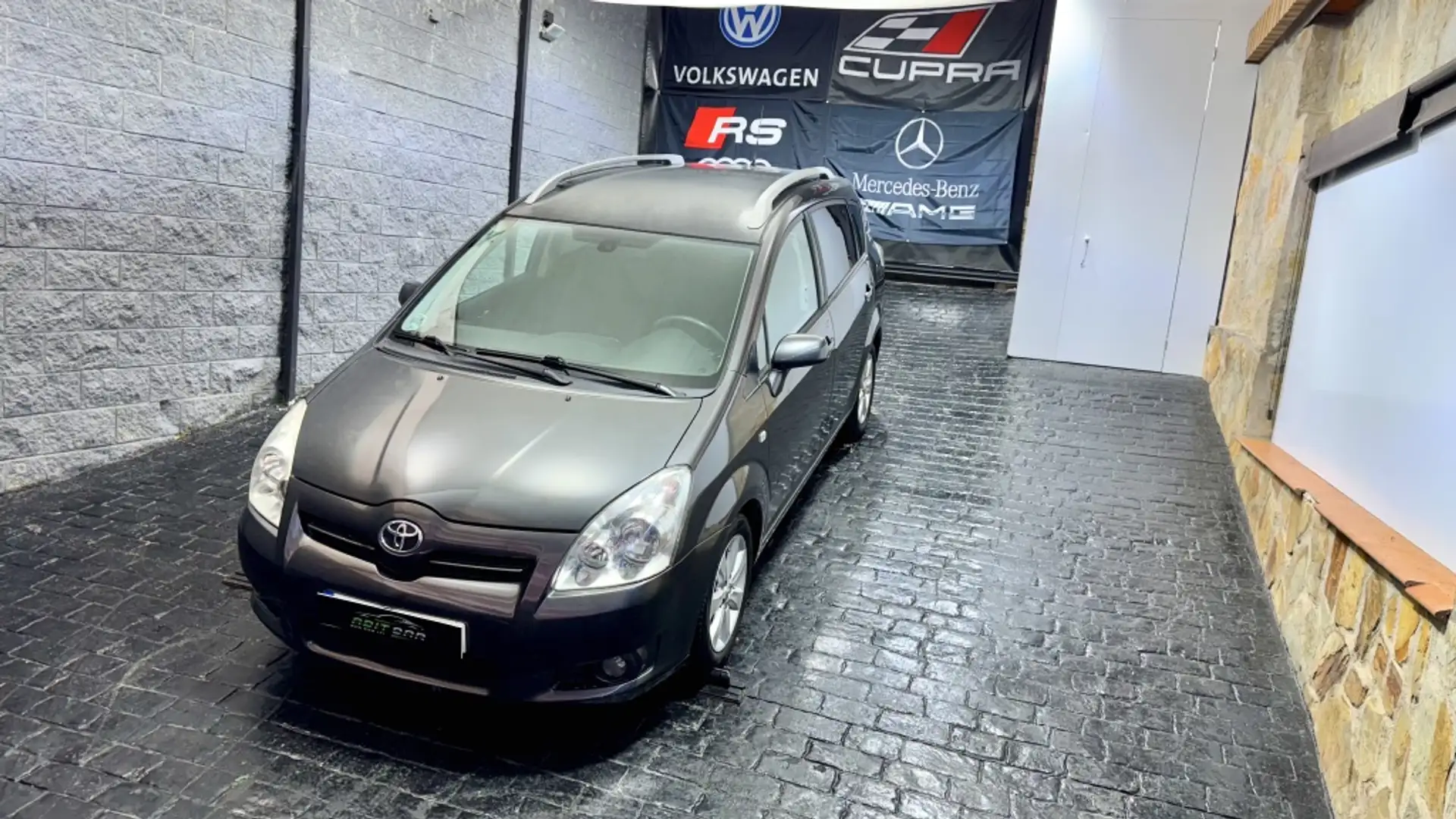 Toyota Corolla Verso 2.2D4D Sol Gris - 1