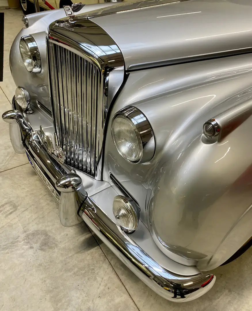 Bentley S1 Restauriert-Sports Saloon, Power Steering, Grey over Silver Silber - 1