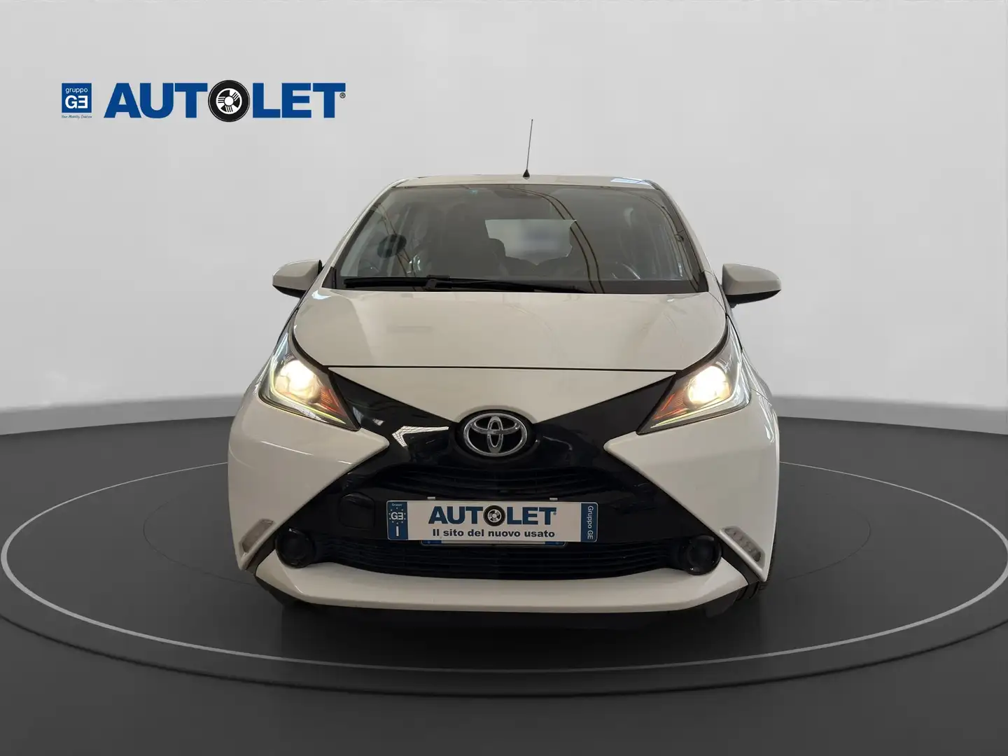 Toyota Aygo Aygo II 2014 3p 1.0 x-play m-mt Bianco - 2