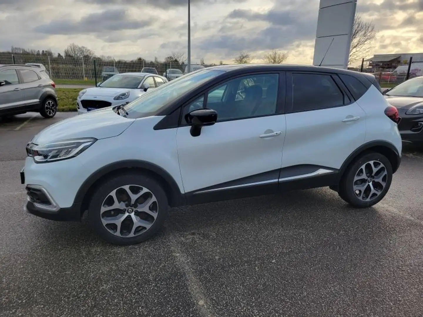 Renault Captur 1.2 TCe 120ch energy Intens EDC Weiß - 2
