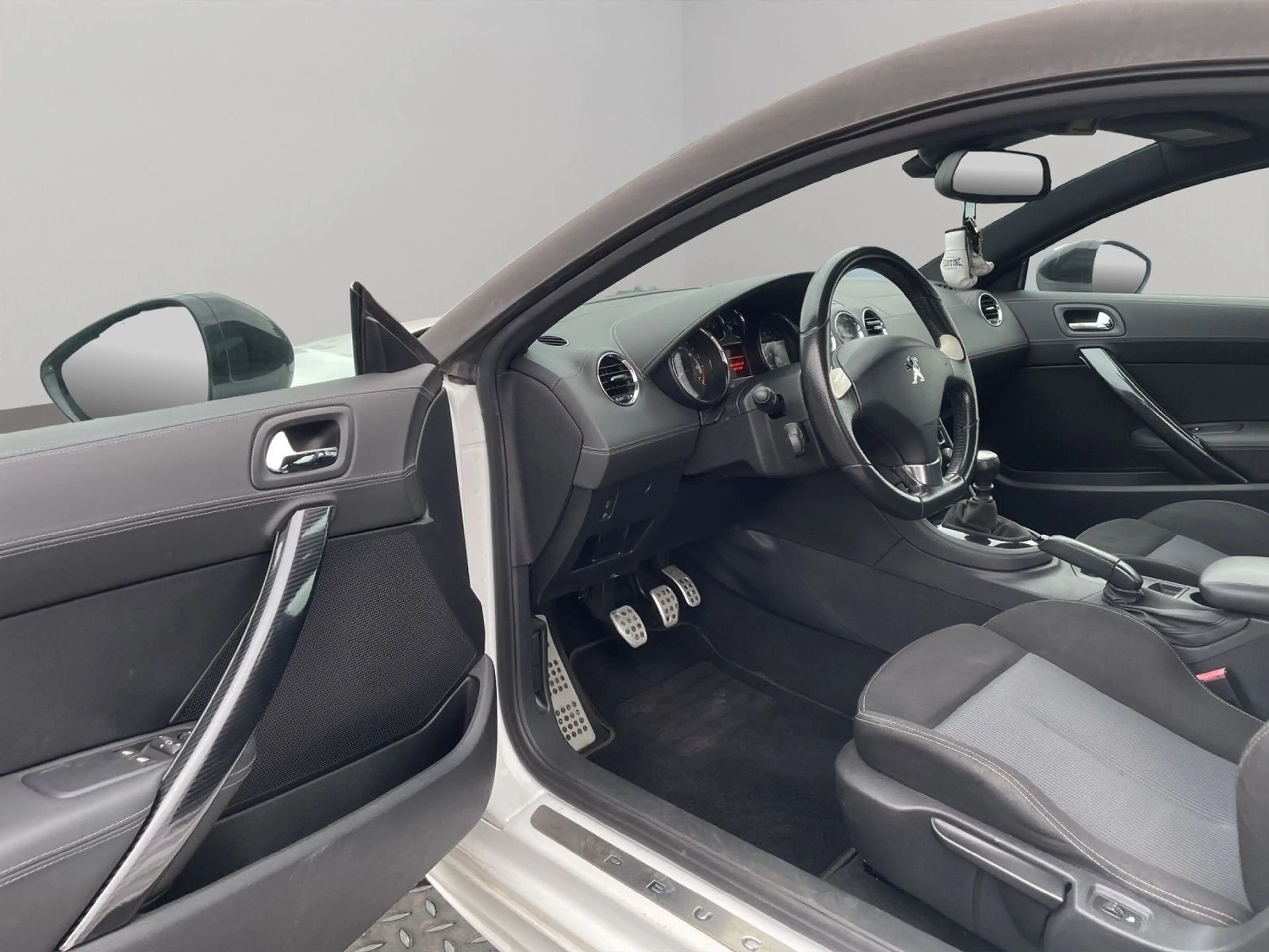 Peugeot RCZ Navi  8-fach Alu — photo 12