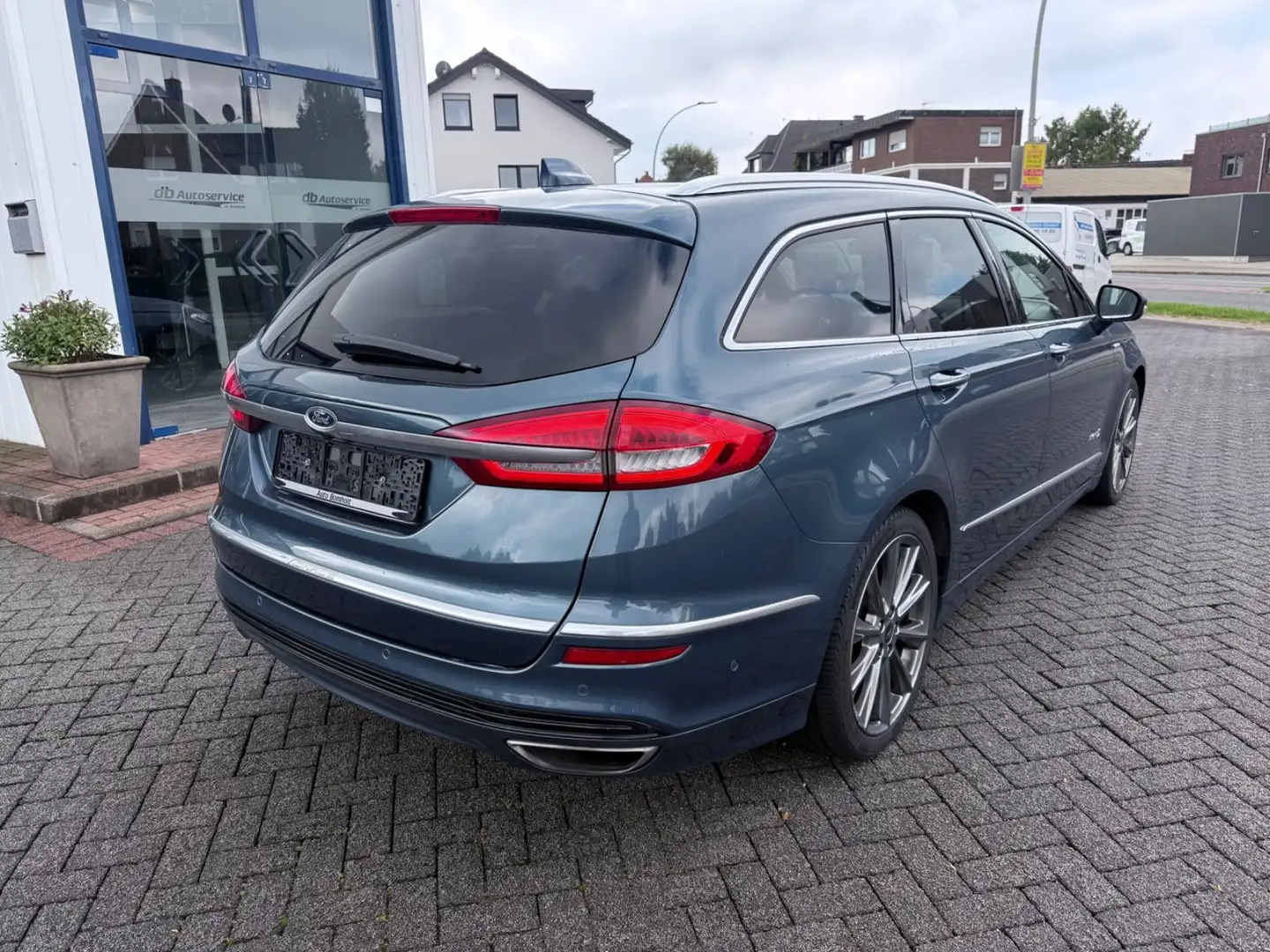 Ford Mondeo Turnier Hybrid Vignale Bleu - 2