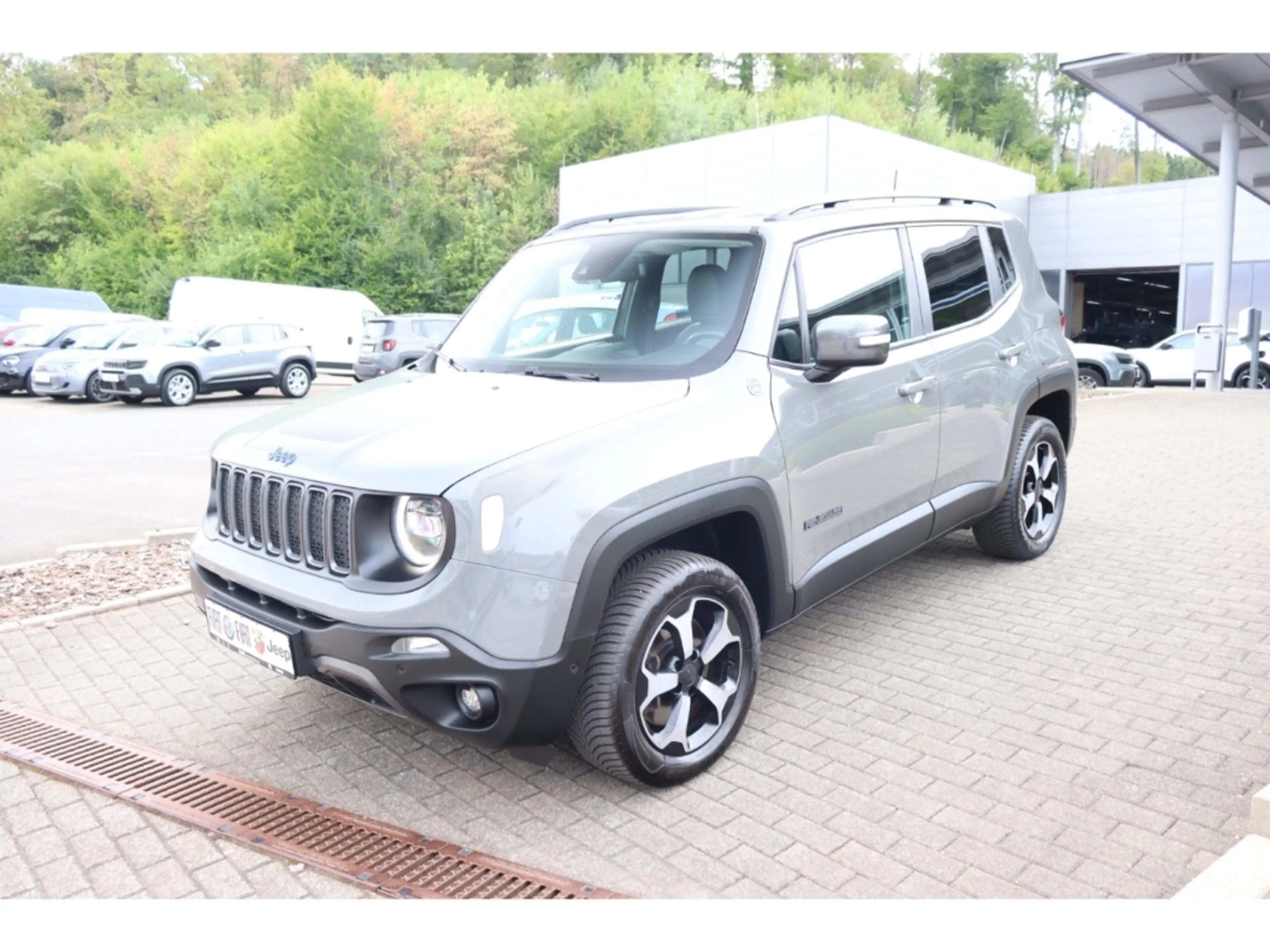 Jeep Renegade TRAILHAWK 1.3 PHEV 4Xe 240PS AT LED AHK NAVI WINTE — photo 7