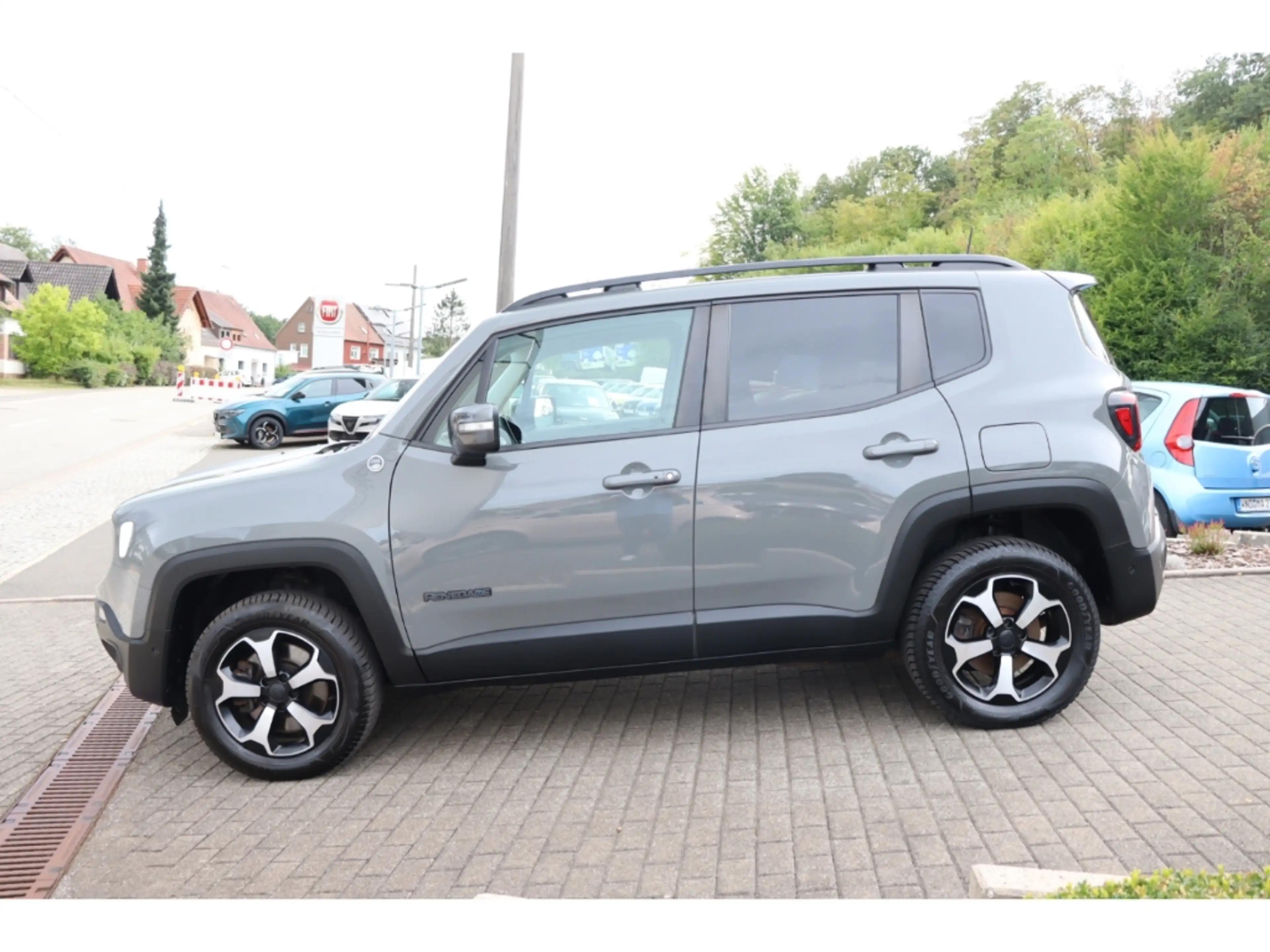 Jeep Renegade TRAILHAWK 1.3 PHEV 4Xe 240PS AT LED AHK NAVI WINTE — photo 6